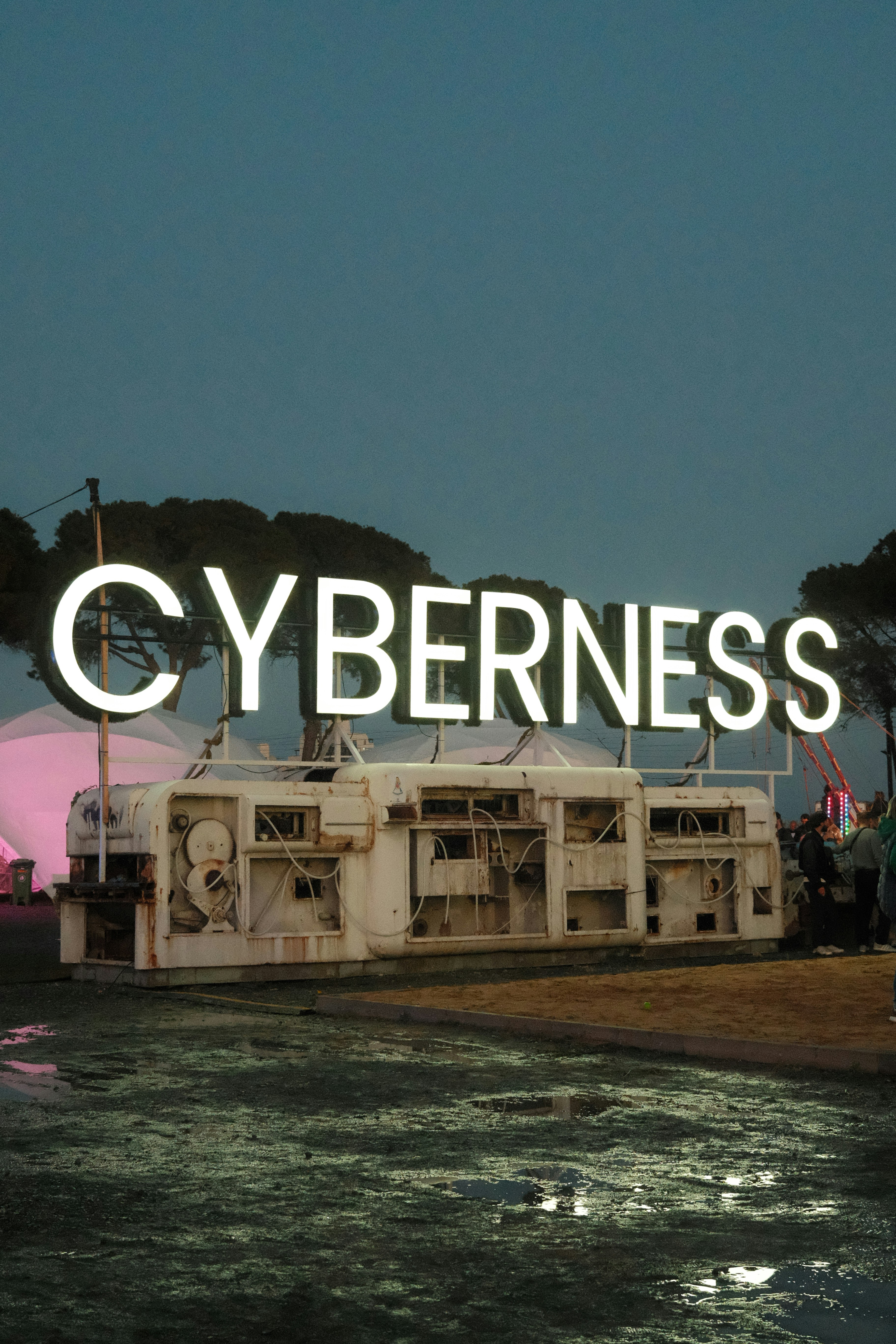 Tanda "cyberness" besar menyala di malam hari