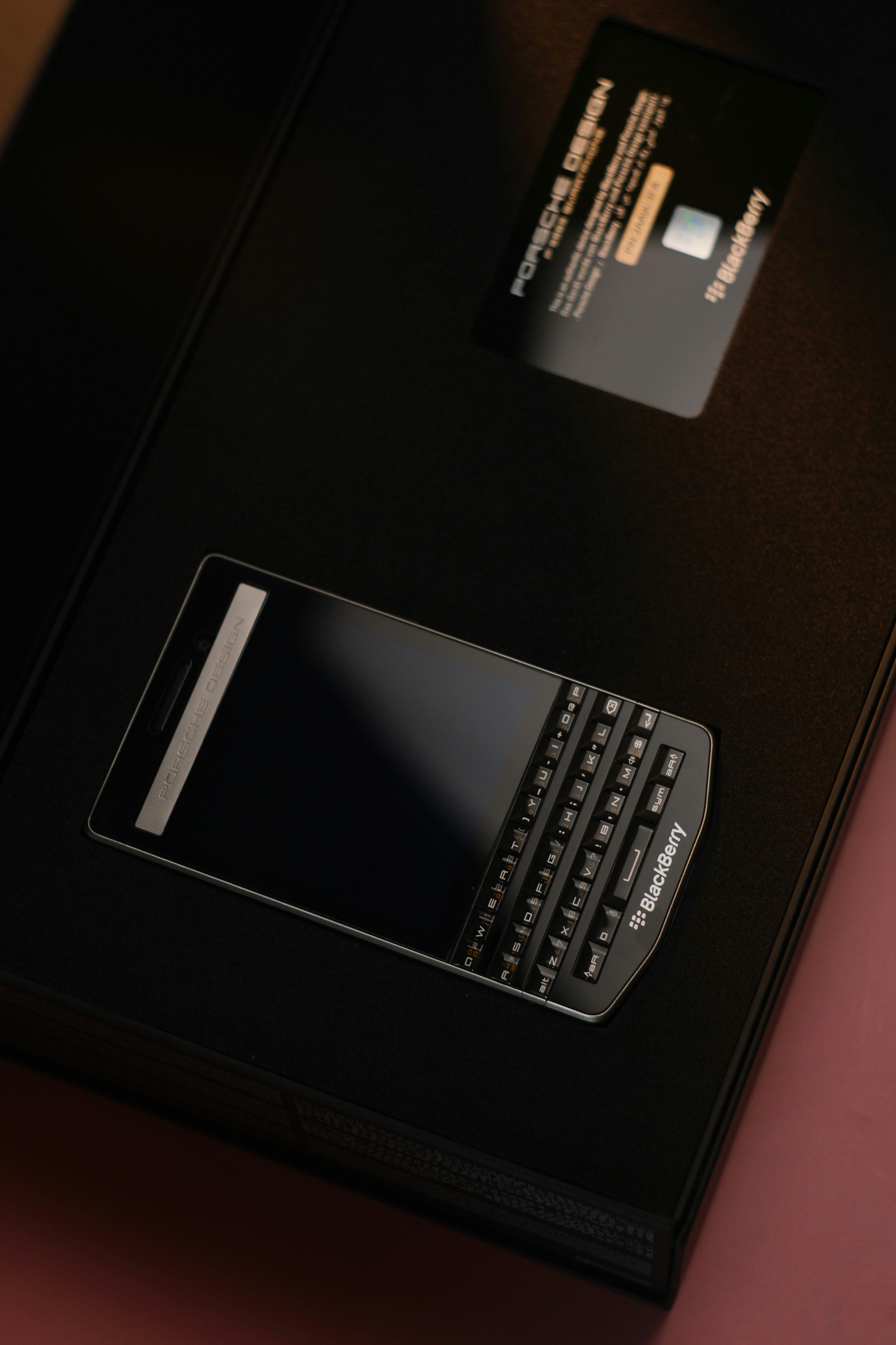 Blackberry telefono e carta di credito Porsche Design