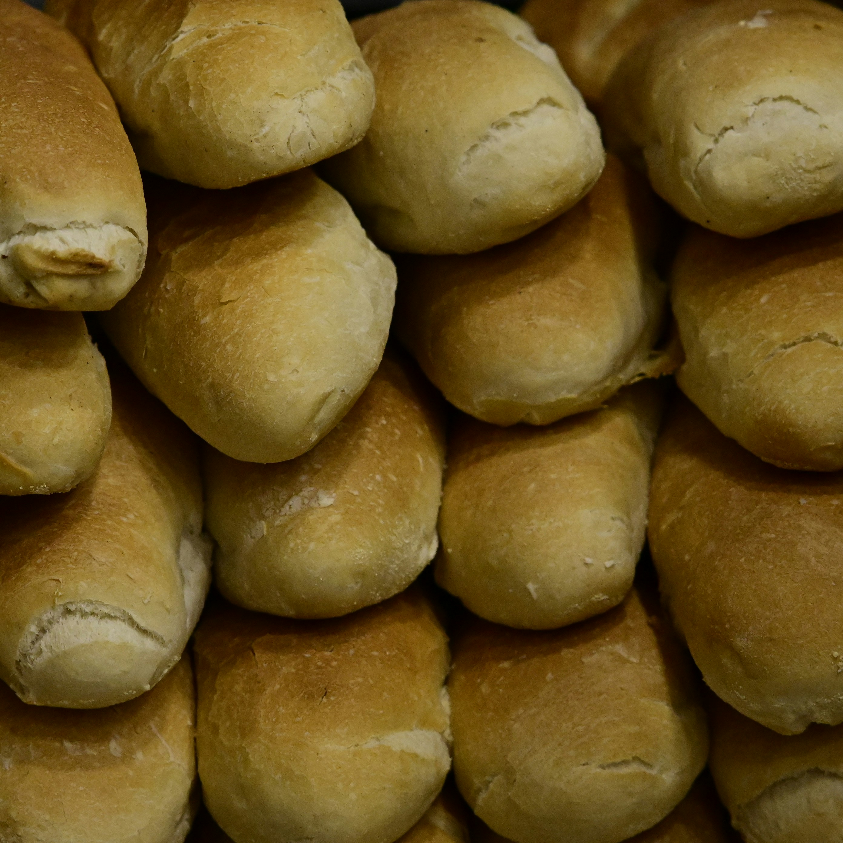 Złocista chrupiąca bułka kajzerka z chrupiącą skórką