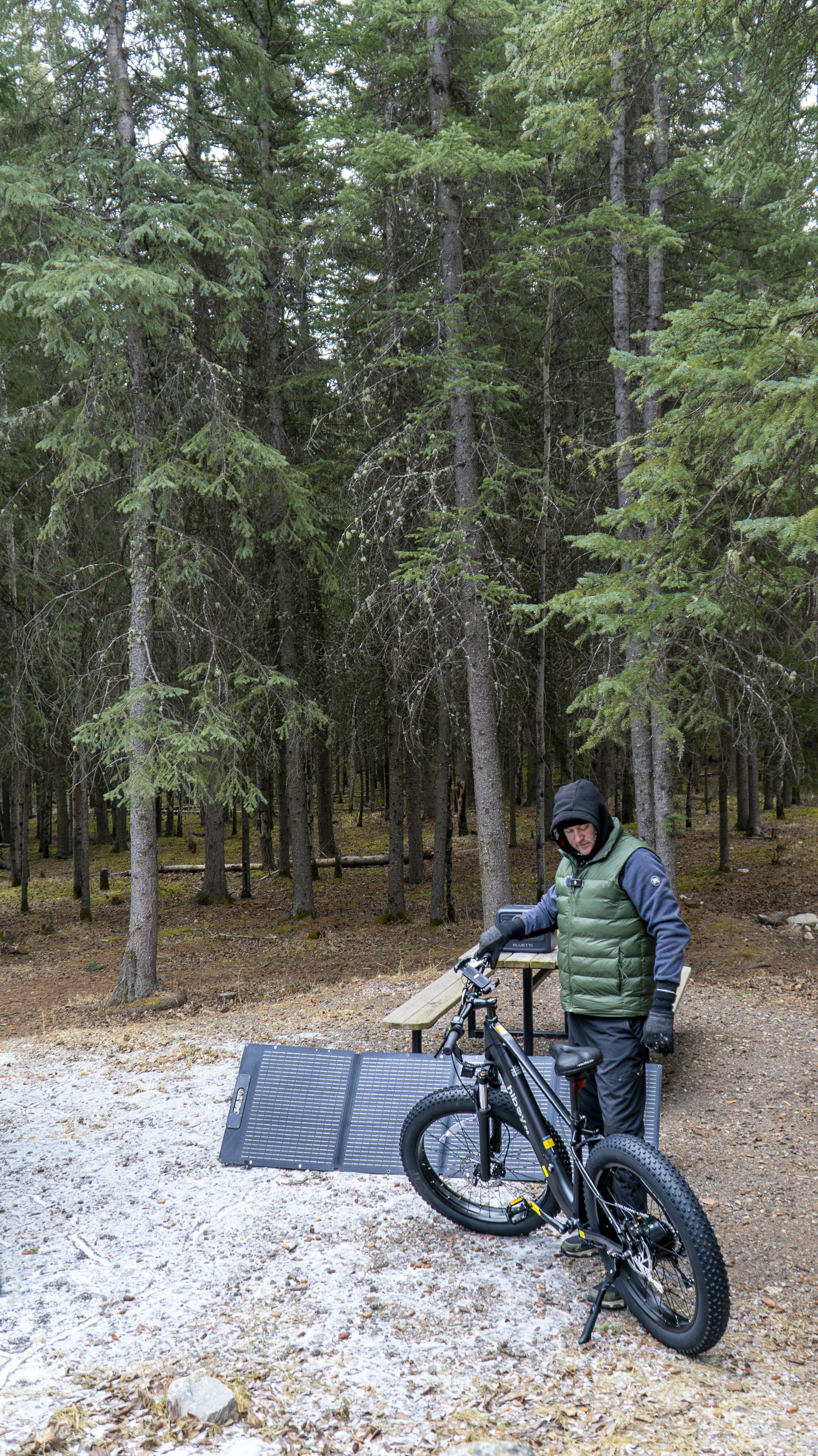 camping solar power, wallpaper, Solar Chargers for Camping: Power Your Gadgets 3