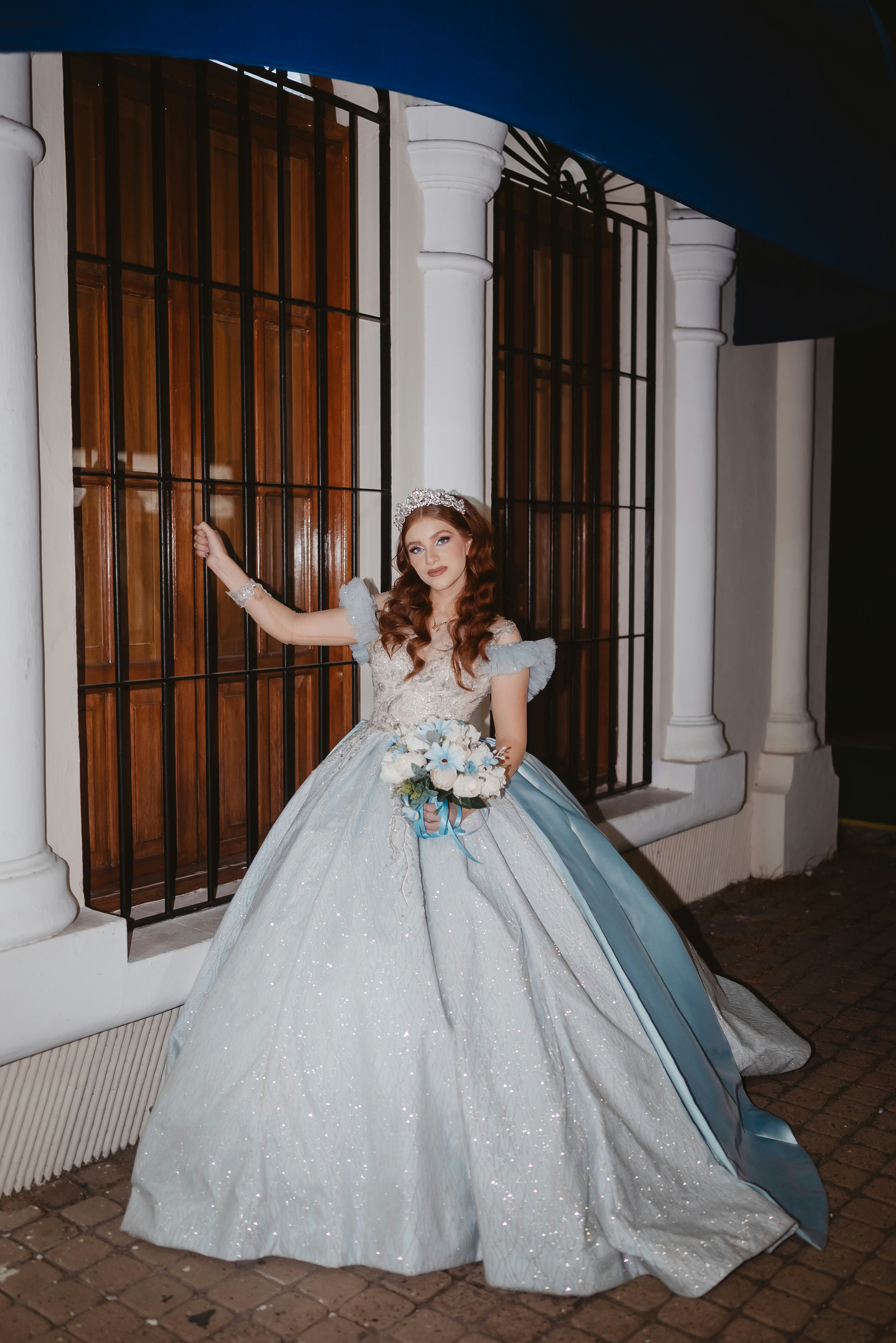 Robe de soirée bleue Mango