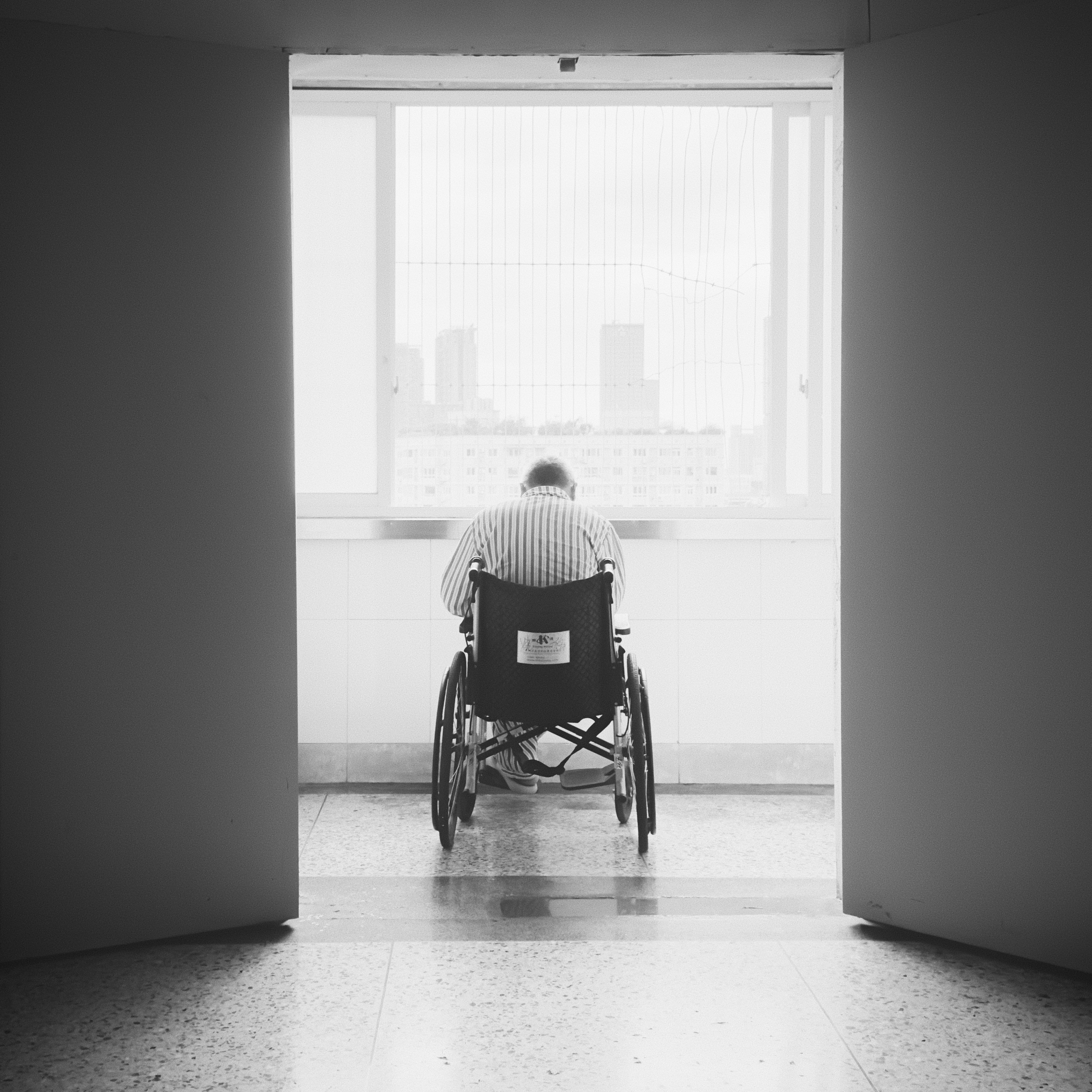 โรงพยาบาลและคนข้างๆ