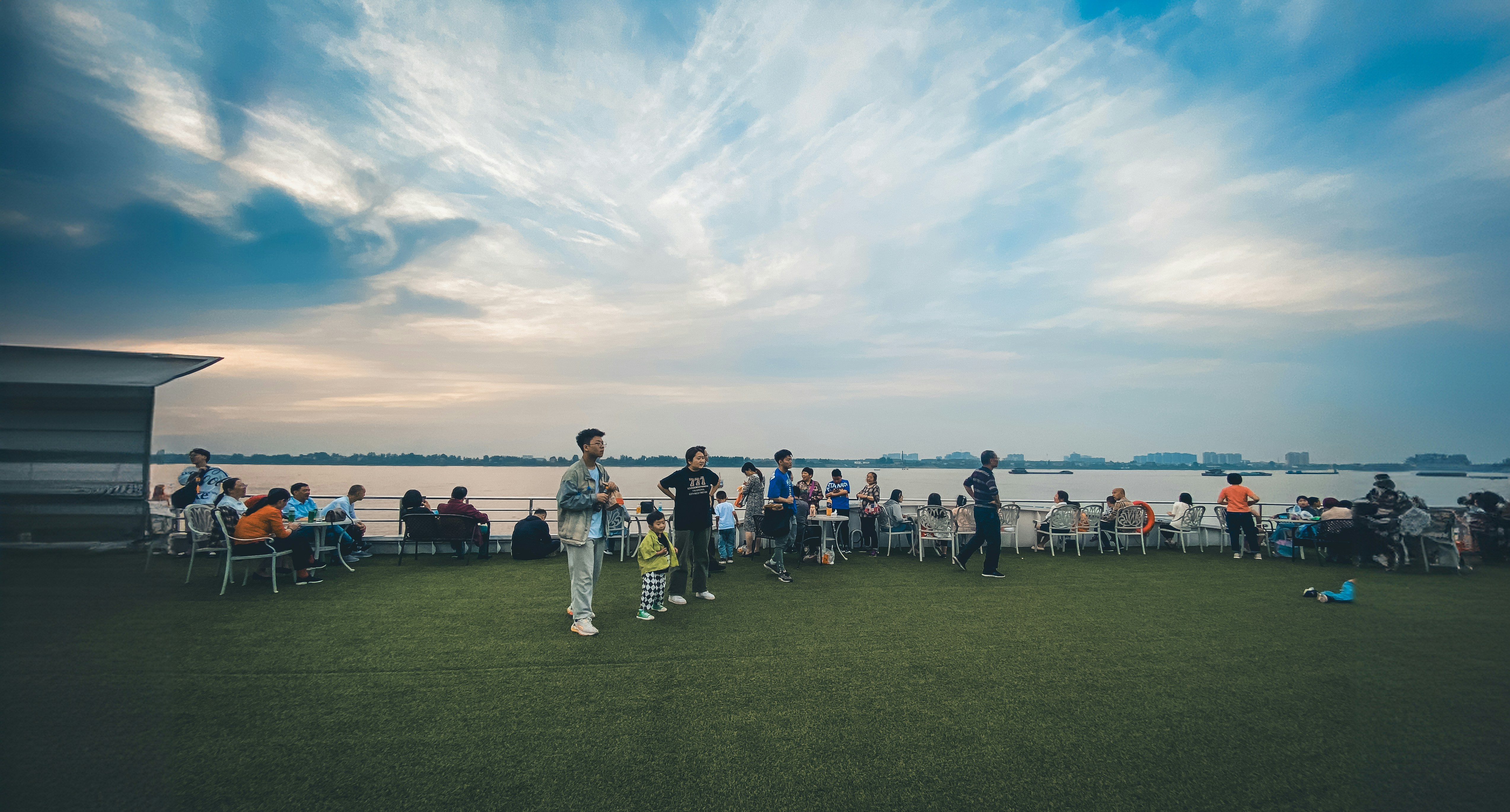 golf party atmosphere
