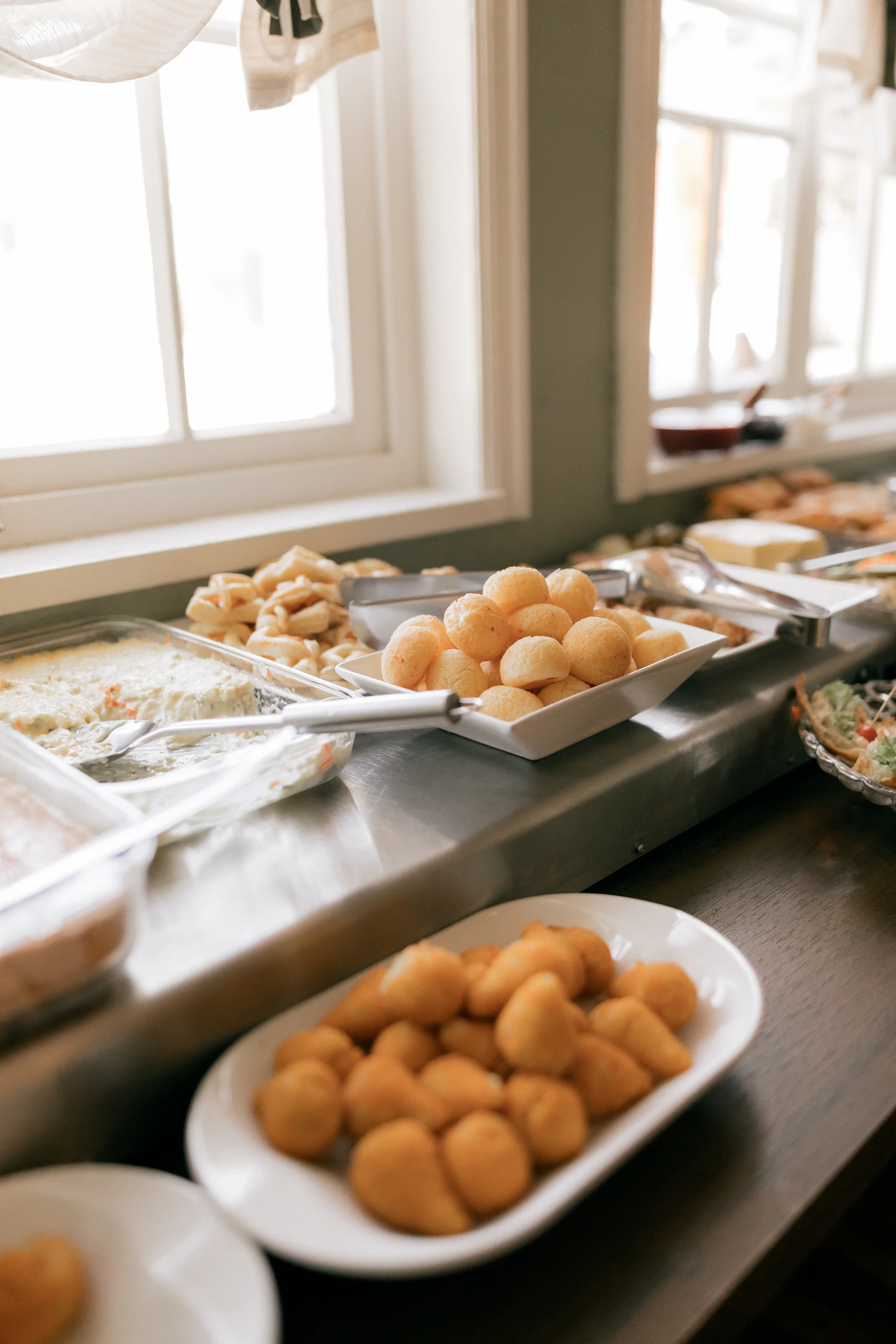 Buffet preparado para servir os convidados