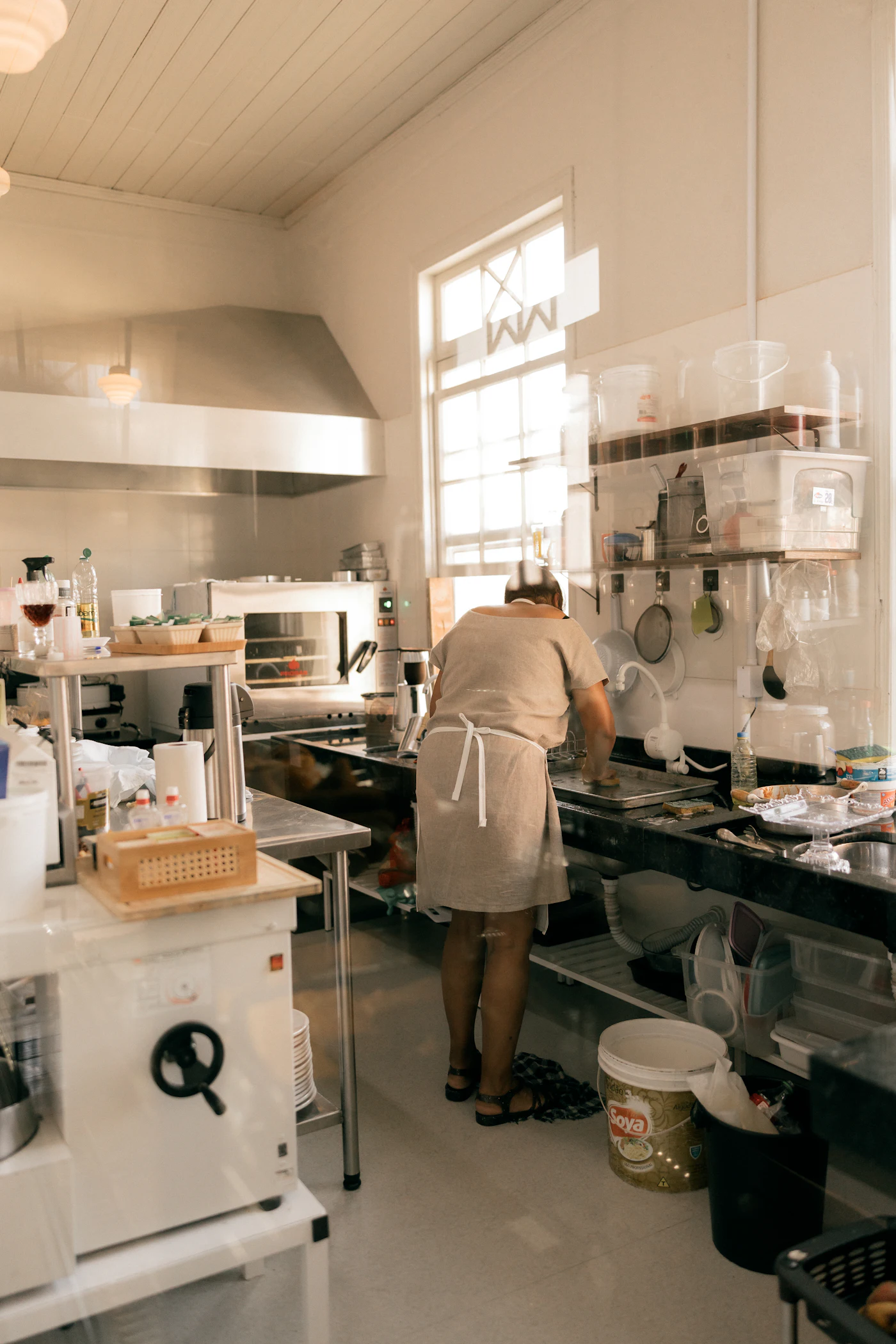 Commercial kitchen maintenance and cleaning environment