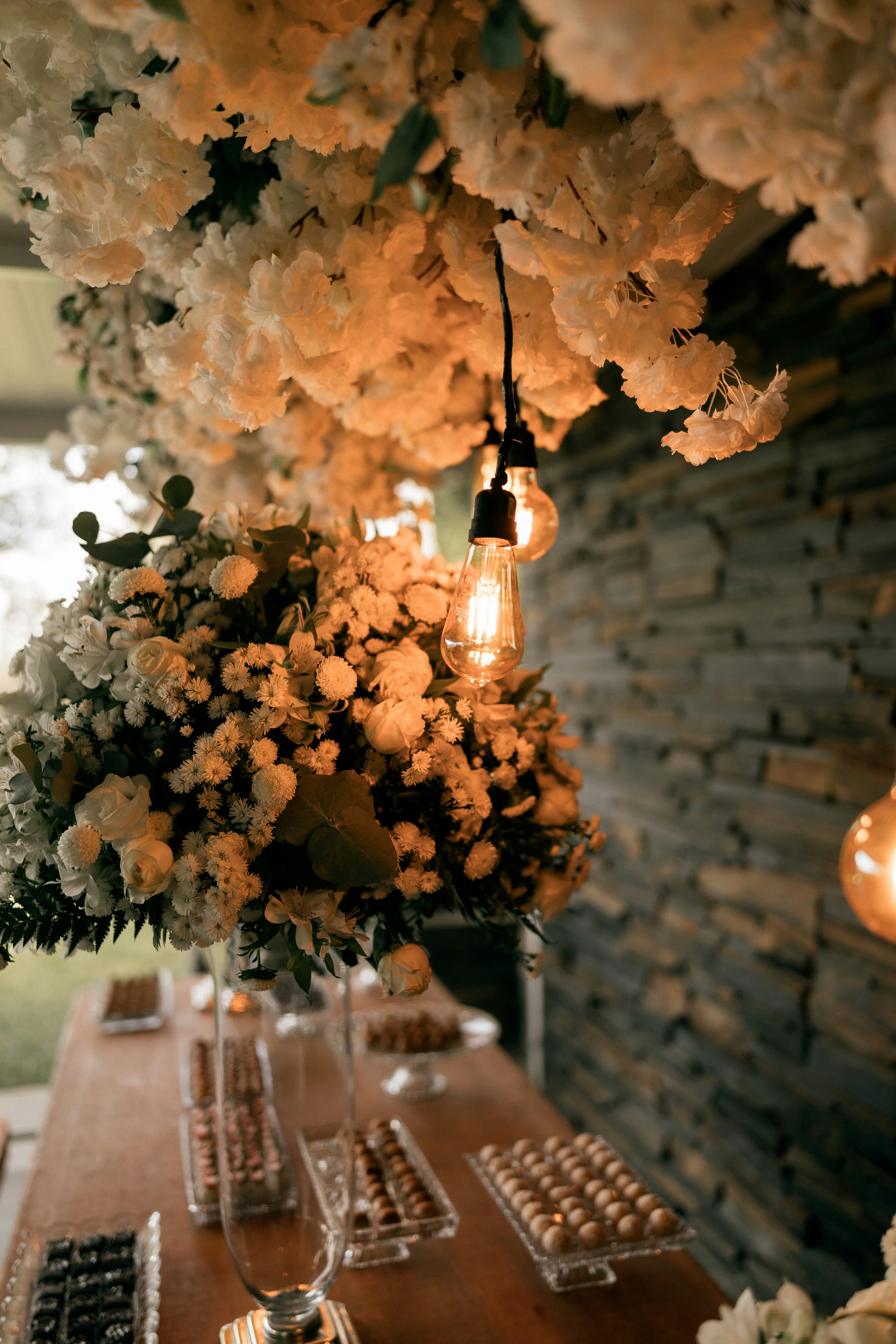 wedding dessert table, wallpaper, Wedding Cake Alternatives: Unique & Delicious Ideas 3