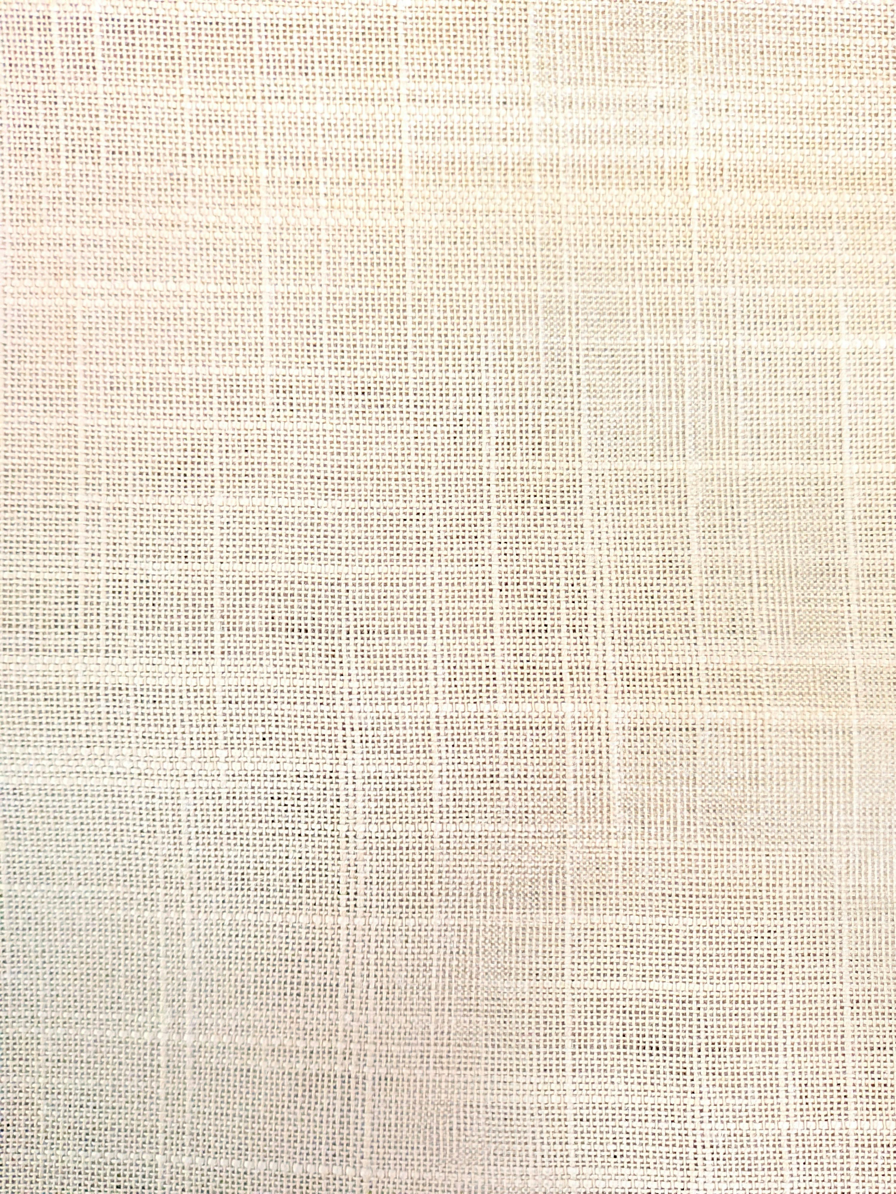 Una tela beige claro con textura y un patrón de cuadrícula