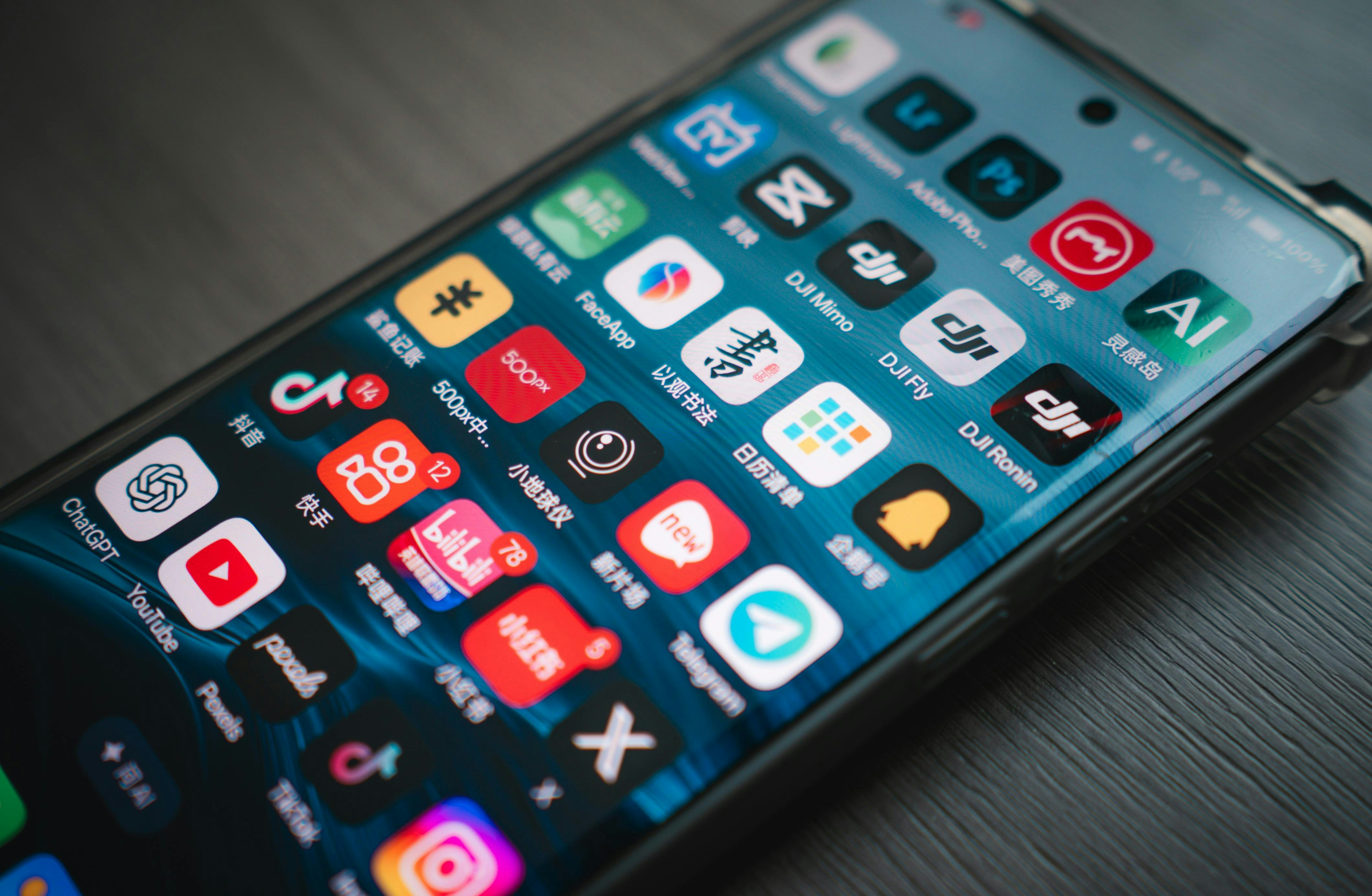 Smartphone screen displaying various app icons
