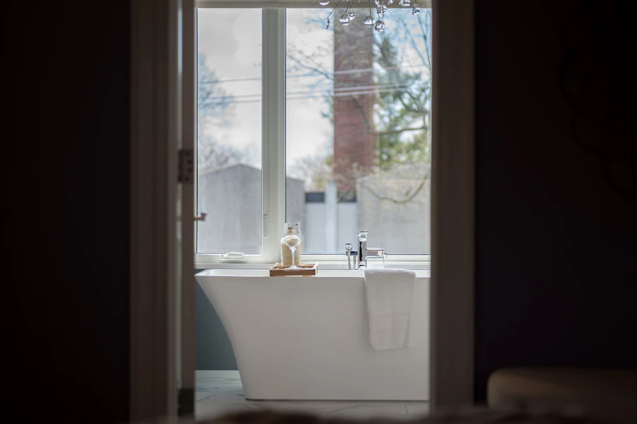 Soaking tub with a view window