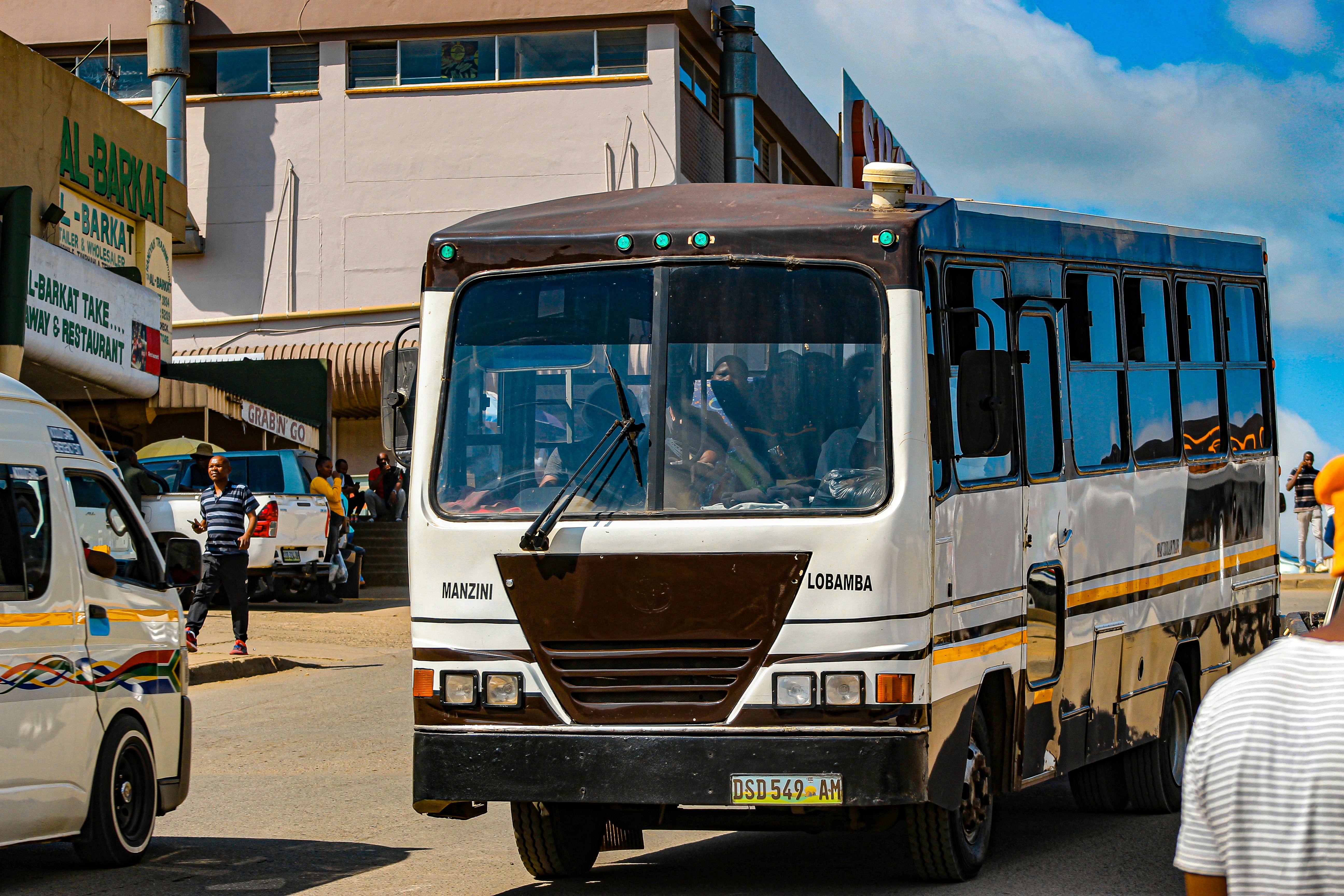 Getting Around Quilombo: Transport Guide (2026)