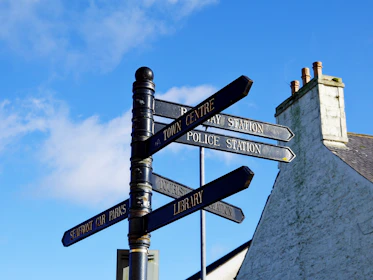 Directional signs point to town centre, library, and police station.