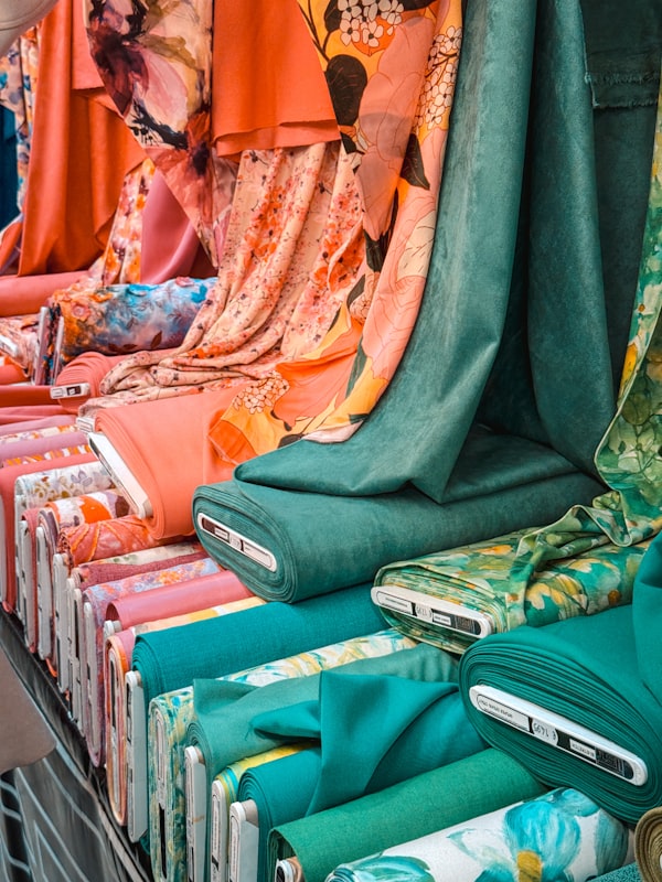 Stoffrollen in verschiedenen Farben