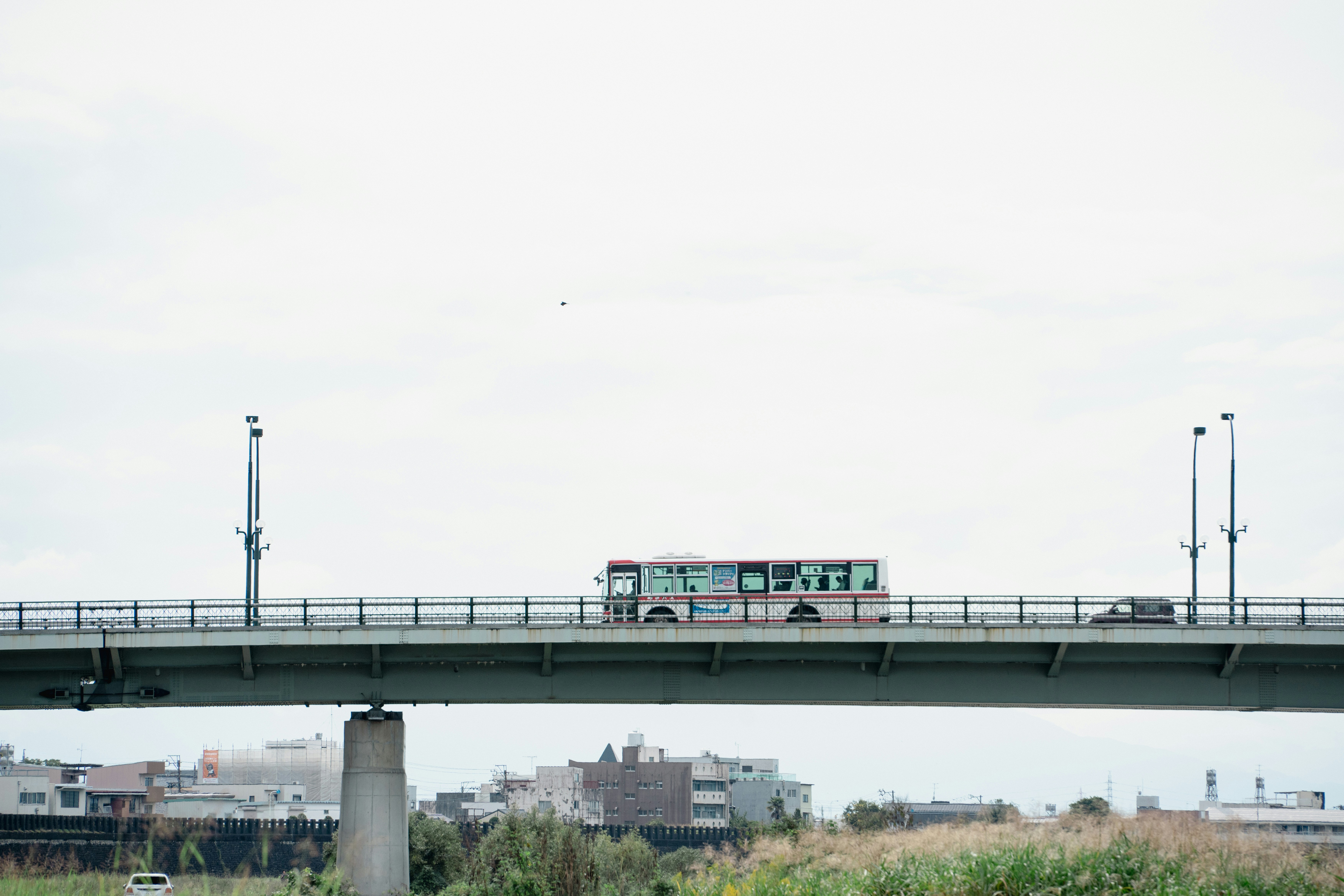 Fraktfartyg duckar Södertälje – slussens förseningar sätter stopp!
