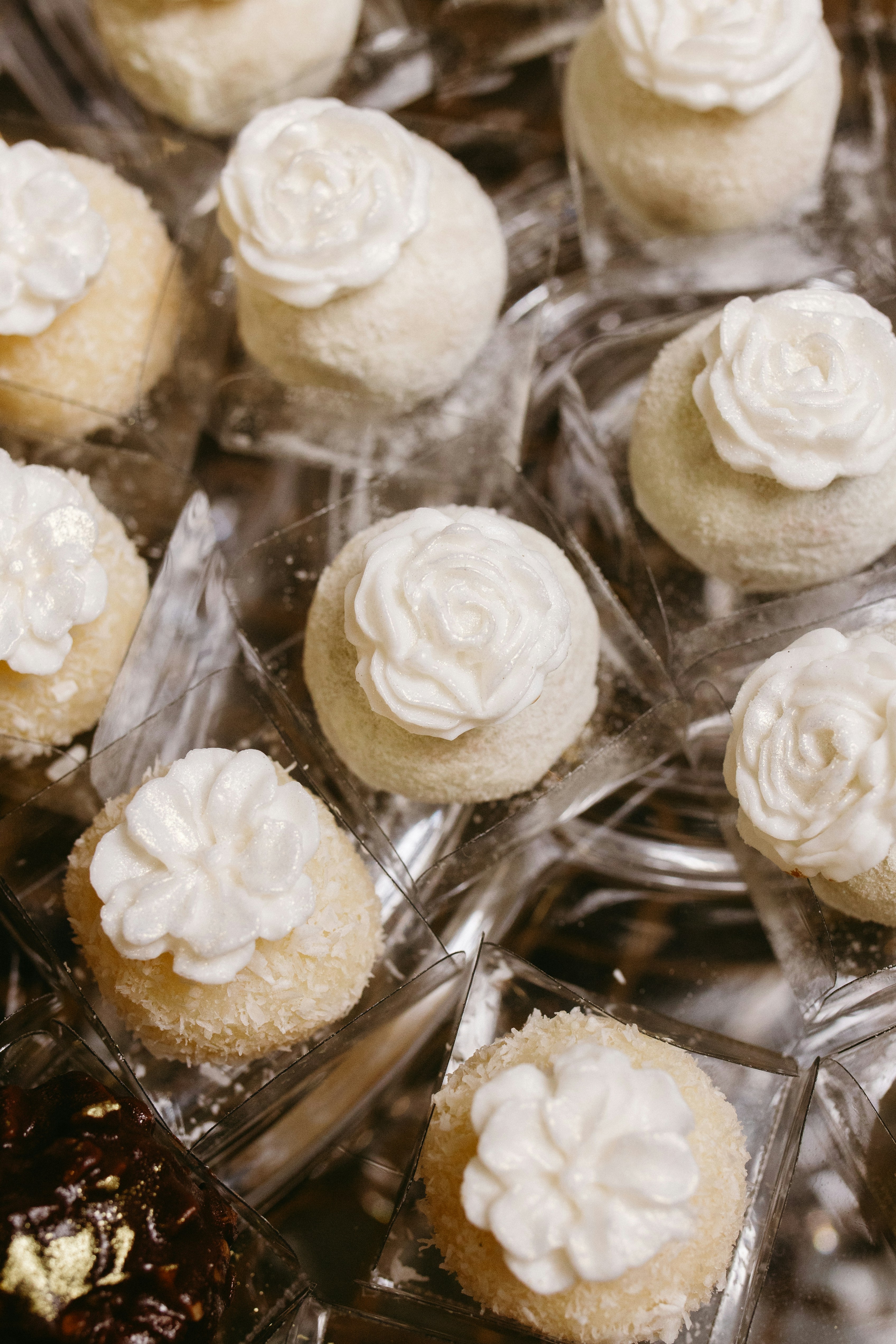 White cake pops with frosting roses