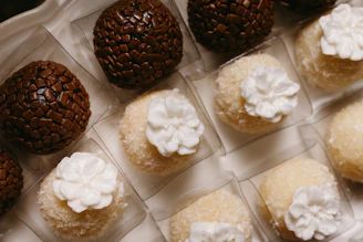 Doces gourmet sofisticados com acabamento delicado para festas especiais