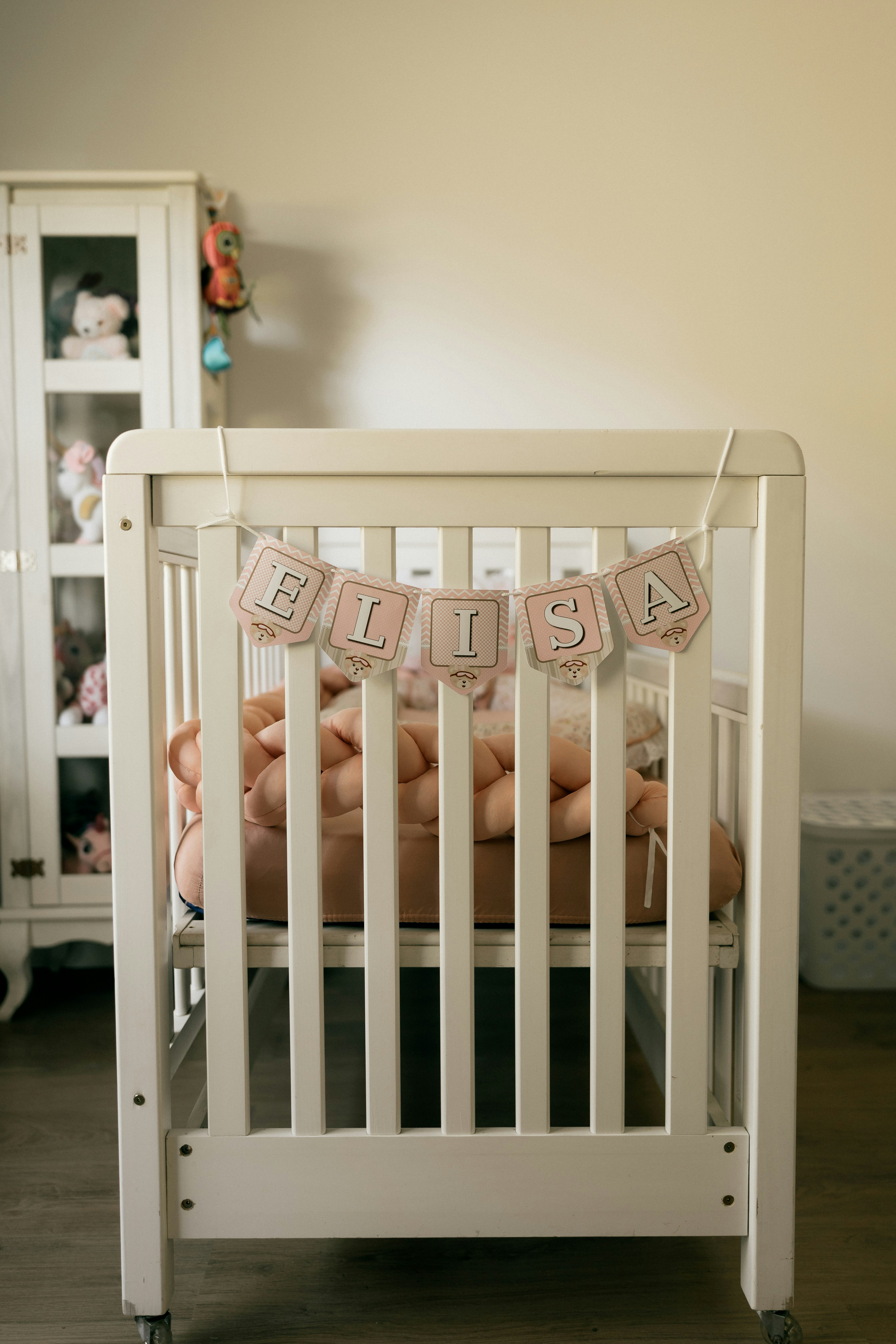 sleeping baby nursery, wallpaper, Obat Pilek untuk Bayi 0-6 Bulan: Cara Aman dan Alami 1