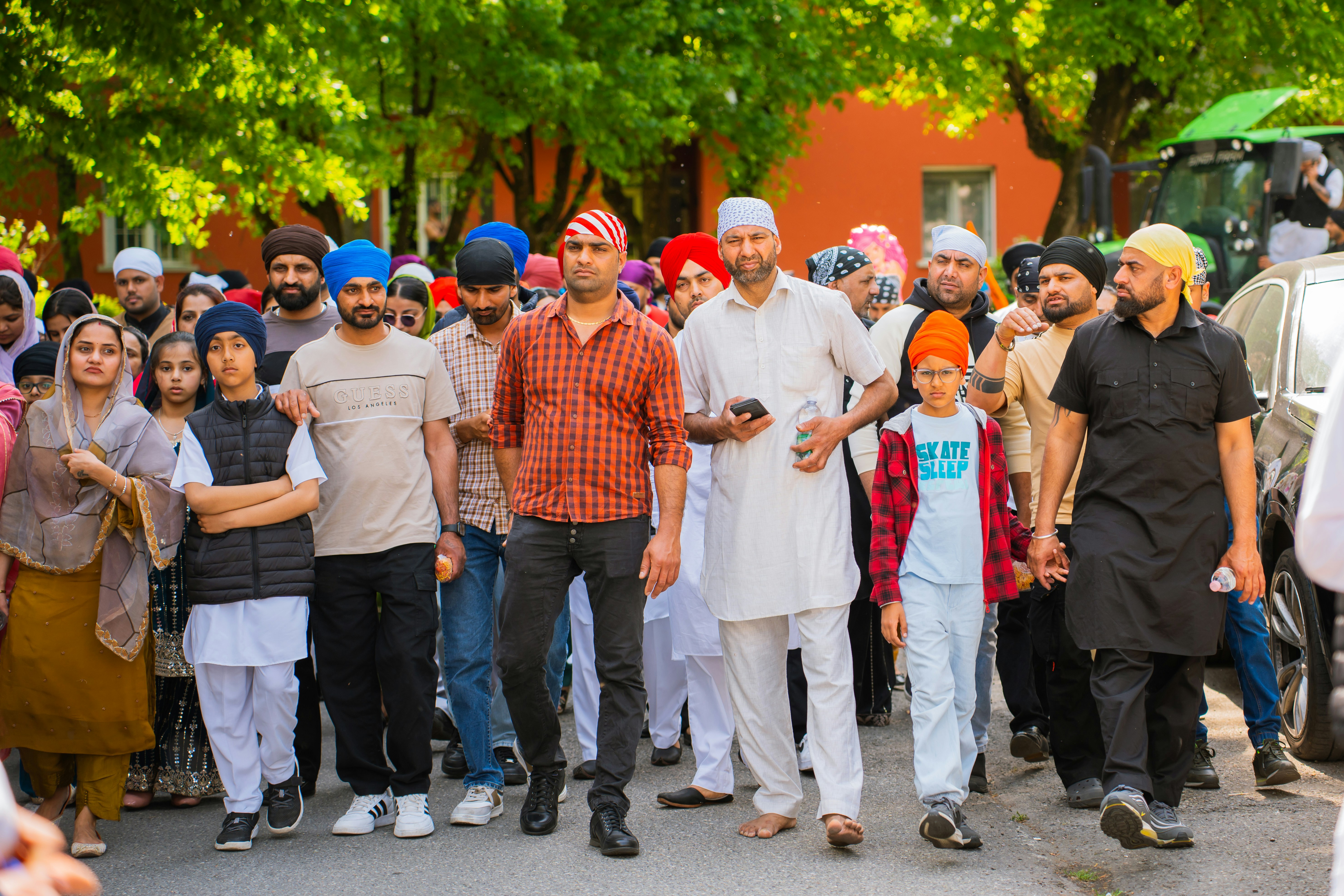 आनंद मोहन सिंह एक जनसभा में अपनी बात रखते हुए, उनके पीछे समर्थकों की भीड़ दिख रही है।