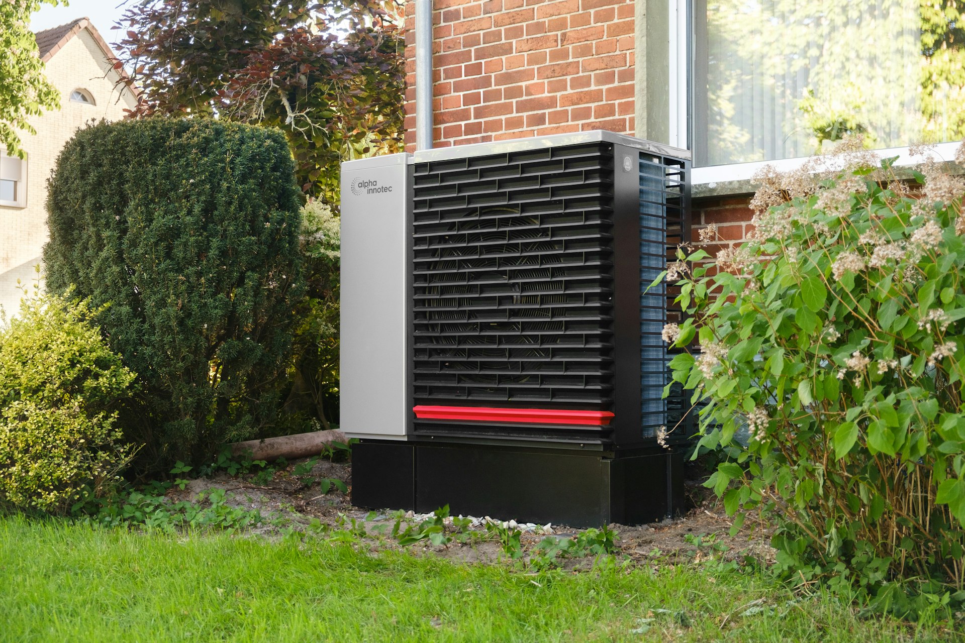 unite exterieure de pompe a chaleur air-eau installee par ProxiBTP
