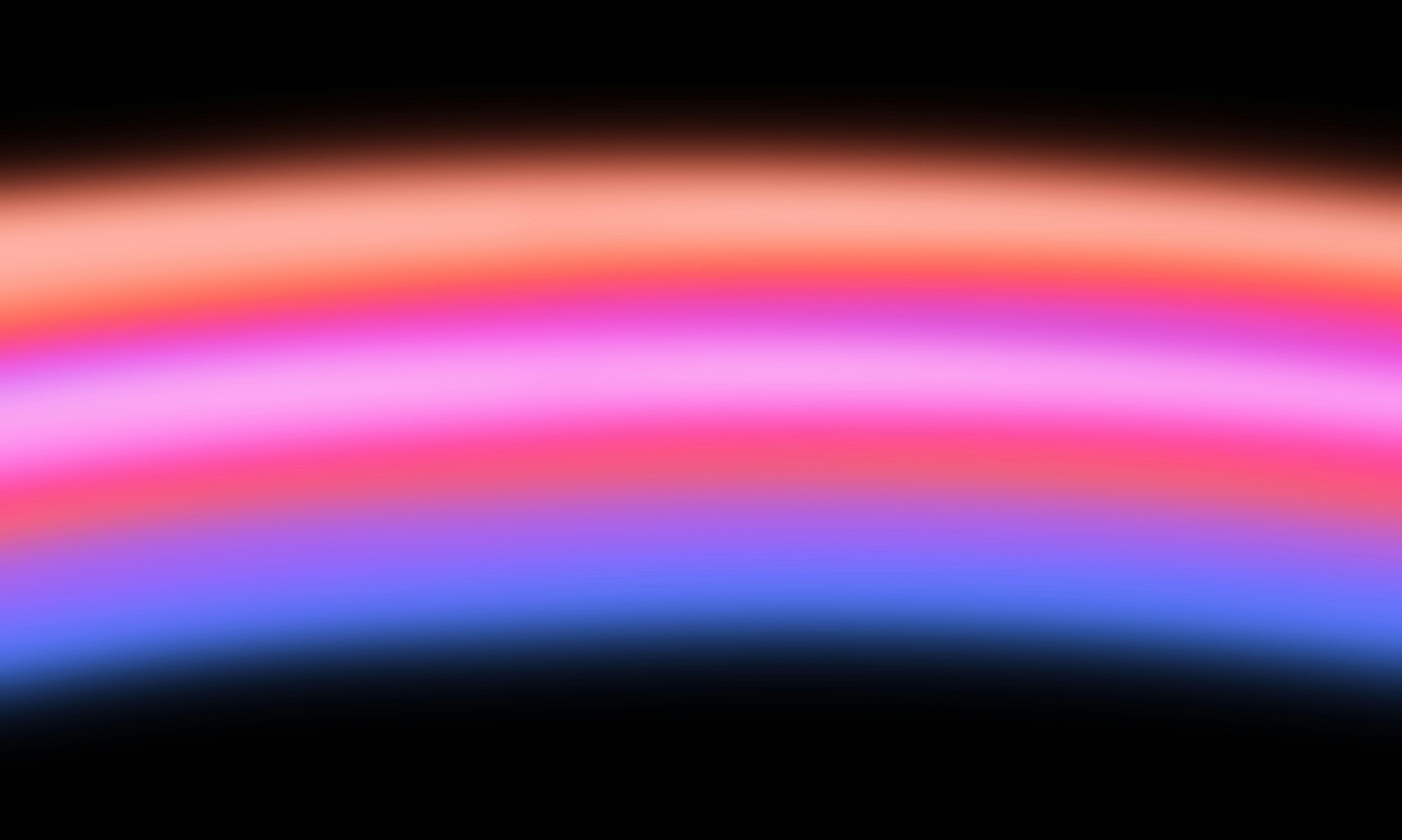 Abstrakte, bunte Lichtstreifen auf schwarzem Hintergrund