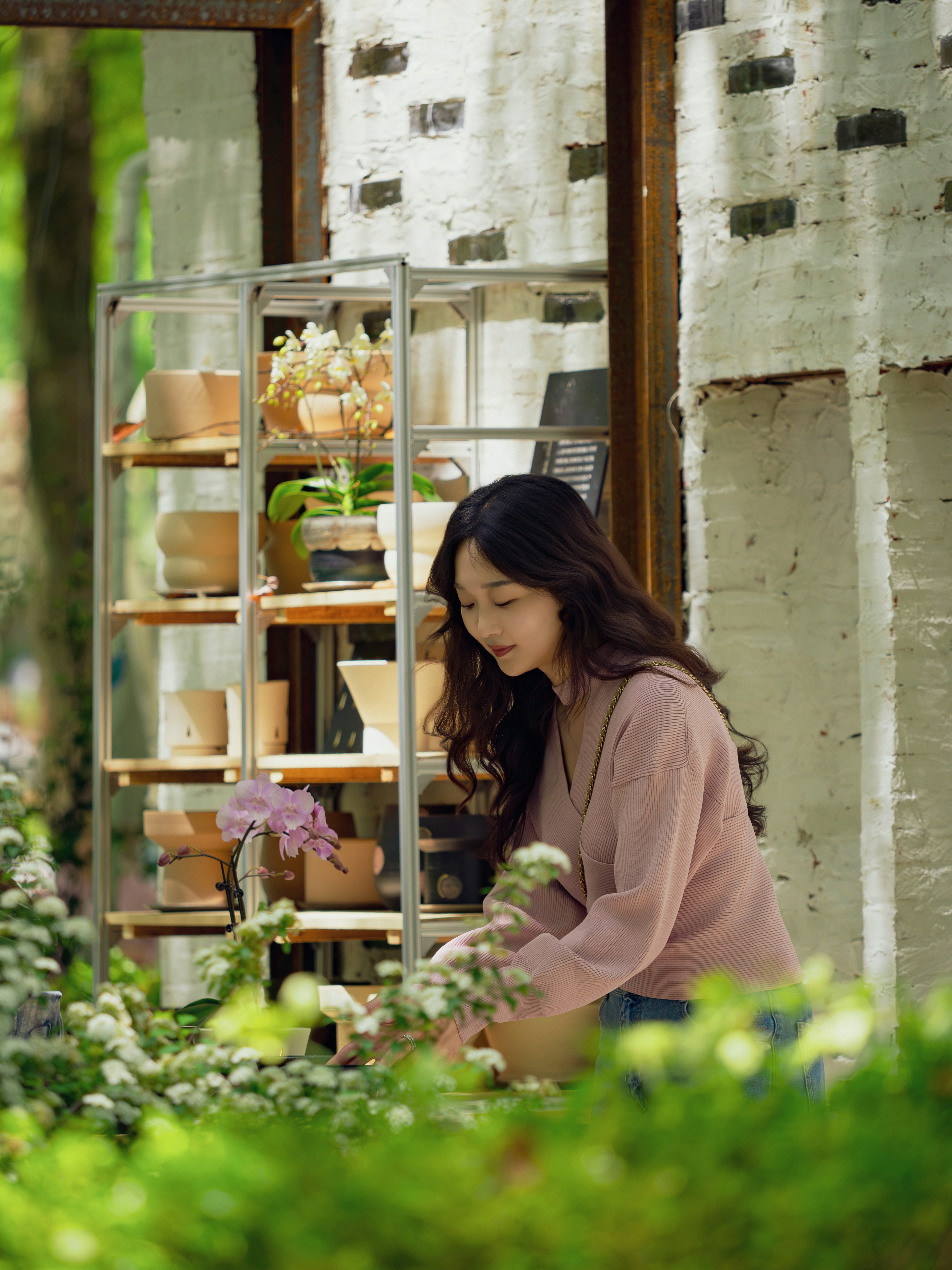 Why Do International Flower Delivery Prices Vary Between Countries?