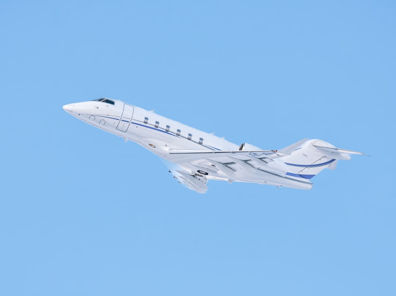 Embraer Phenom 300E exterior