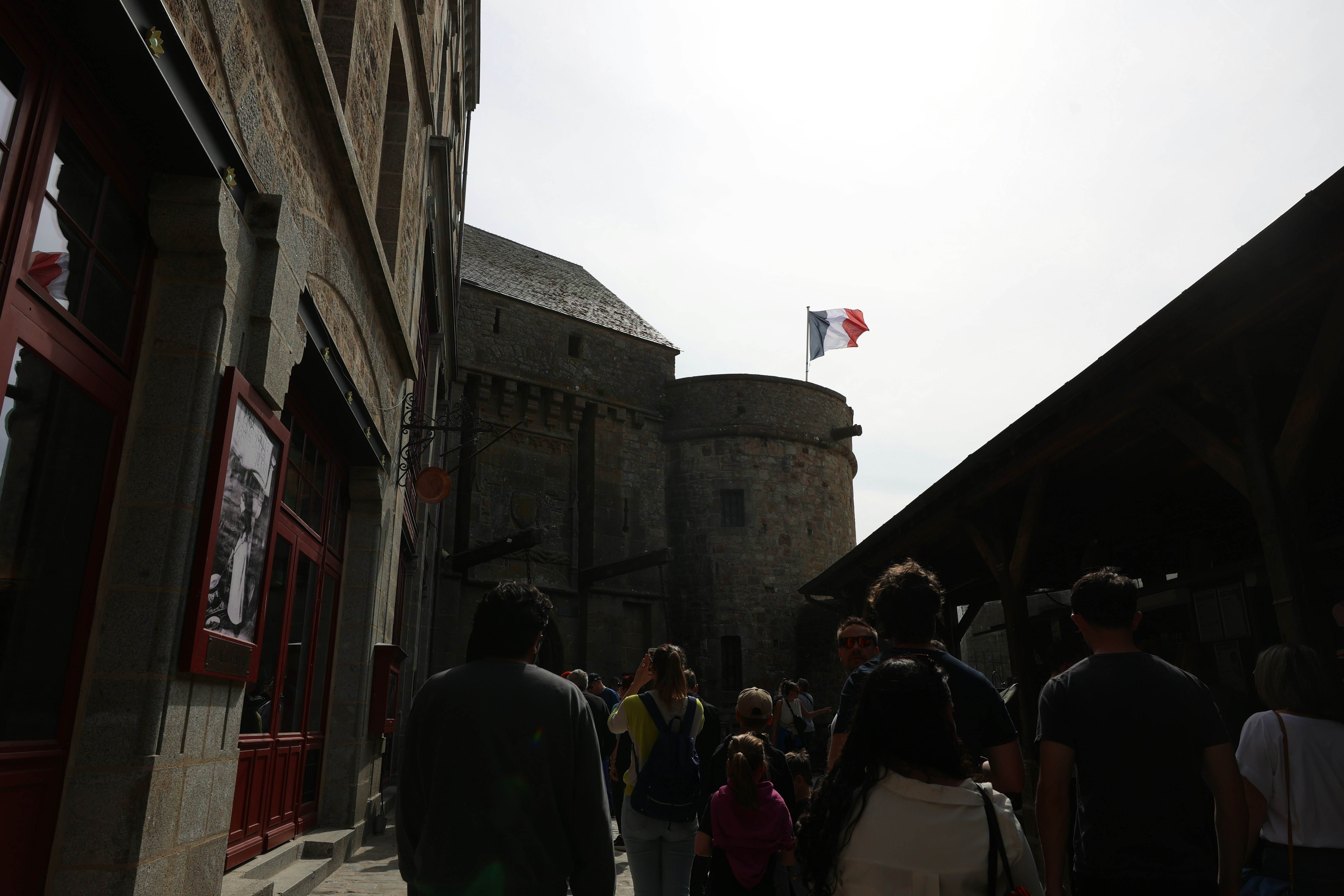 Vos questions sur la naturalisation française : tout ce que vous devez savoir pour préparer votre demande sereinement