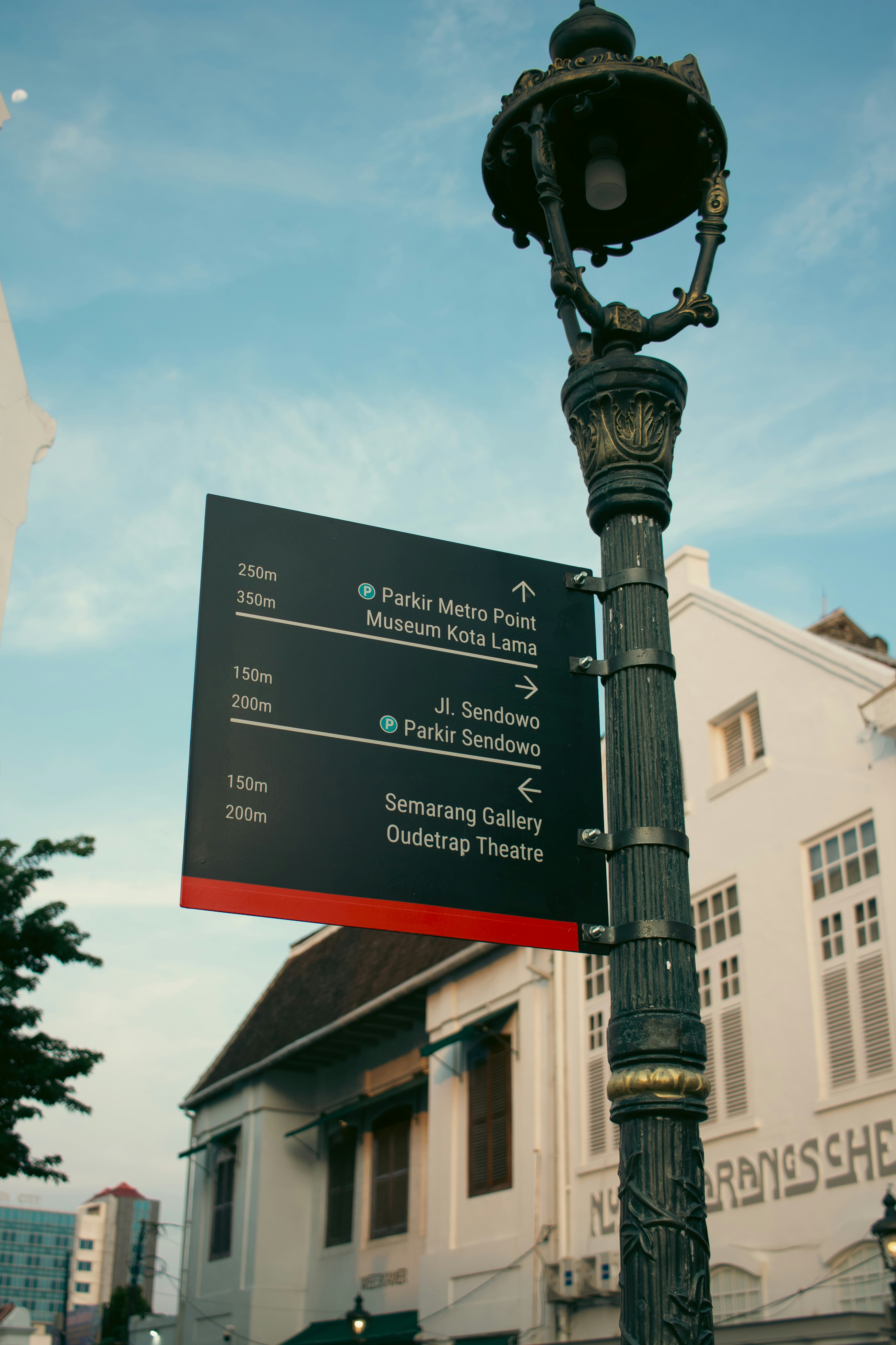 Street sign pointing towards museum and theatre.