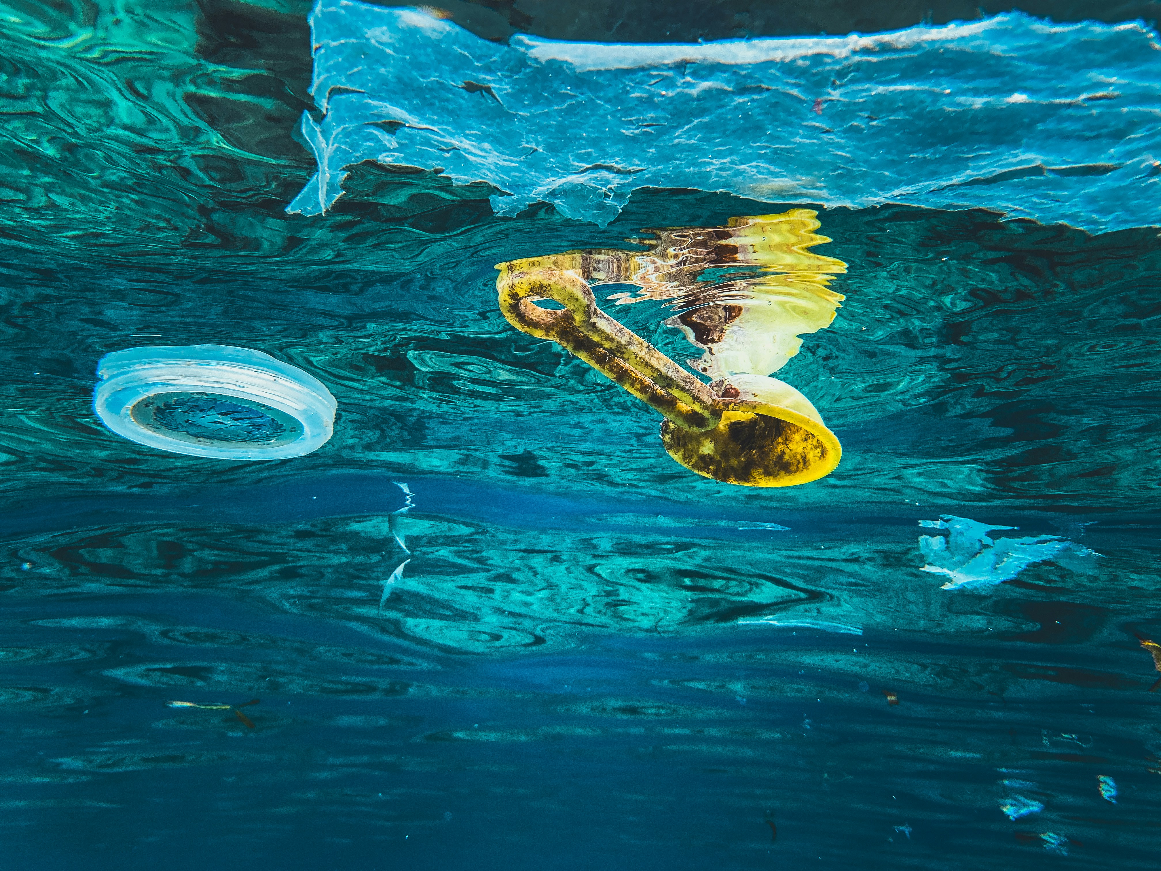 Pollution plastique flottant à la surface de l’océan