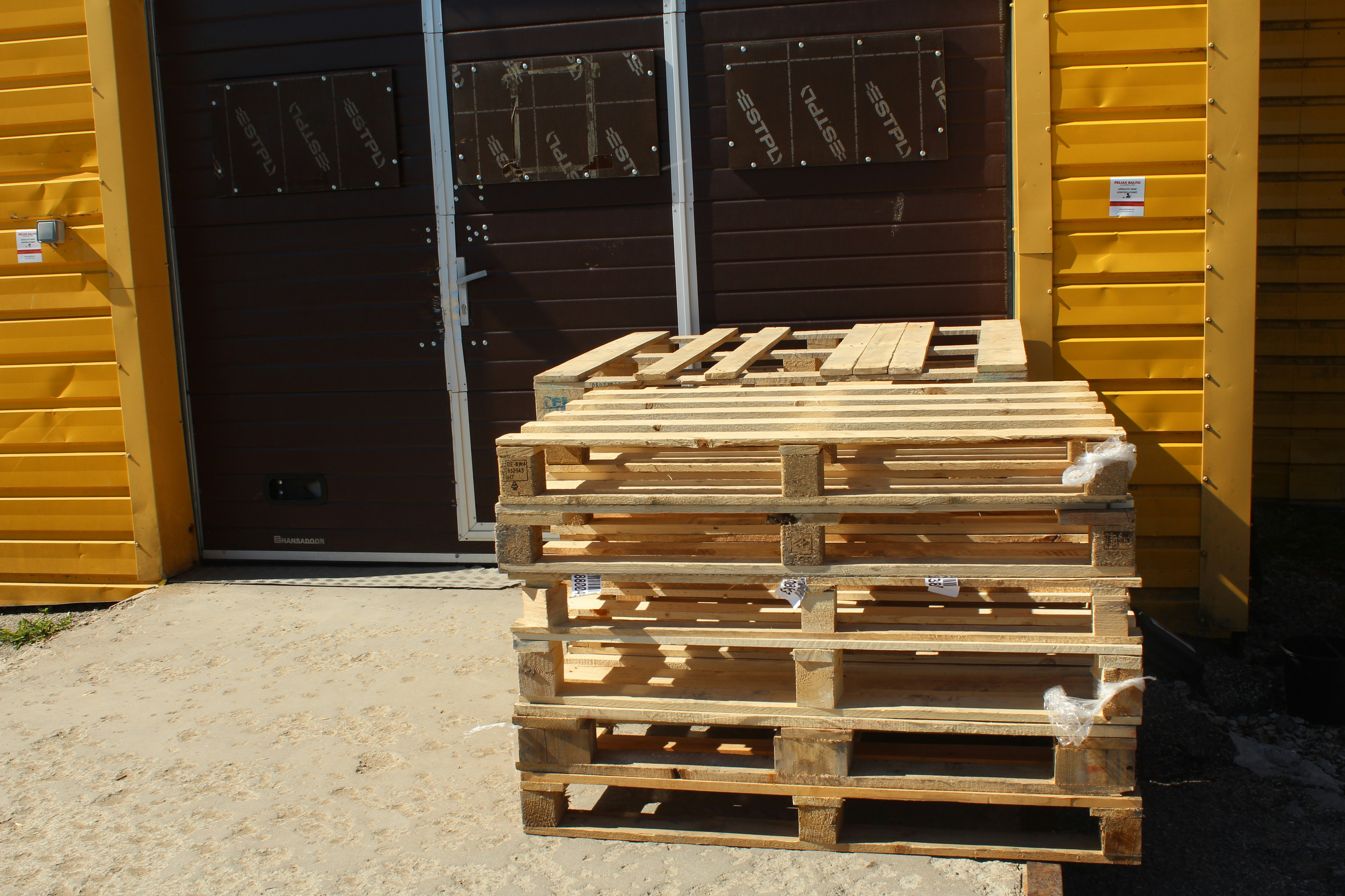 Pallet gỗ