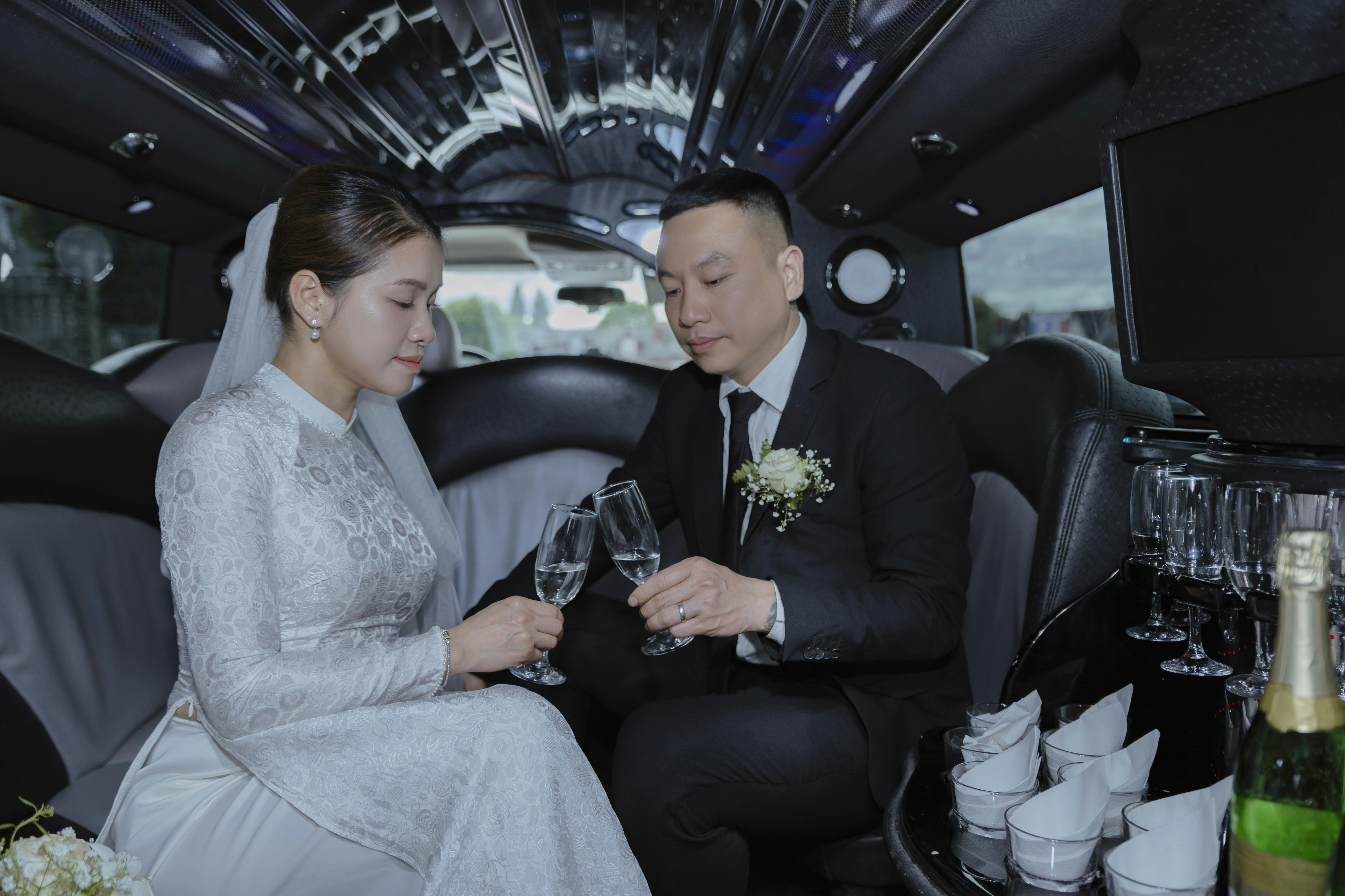 luxury limousine champagne, wallpaper, Champagne Toast: Enjoying Luxury in a Limousine 1