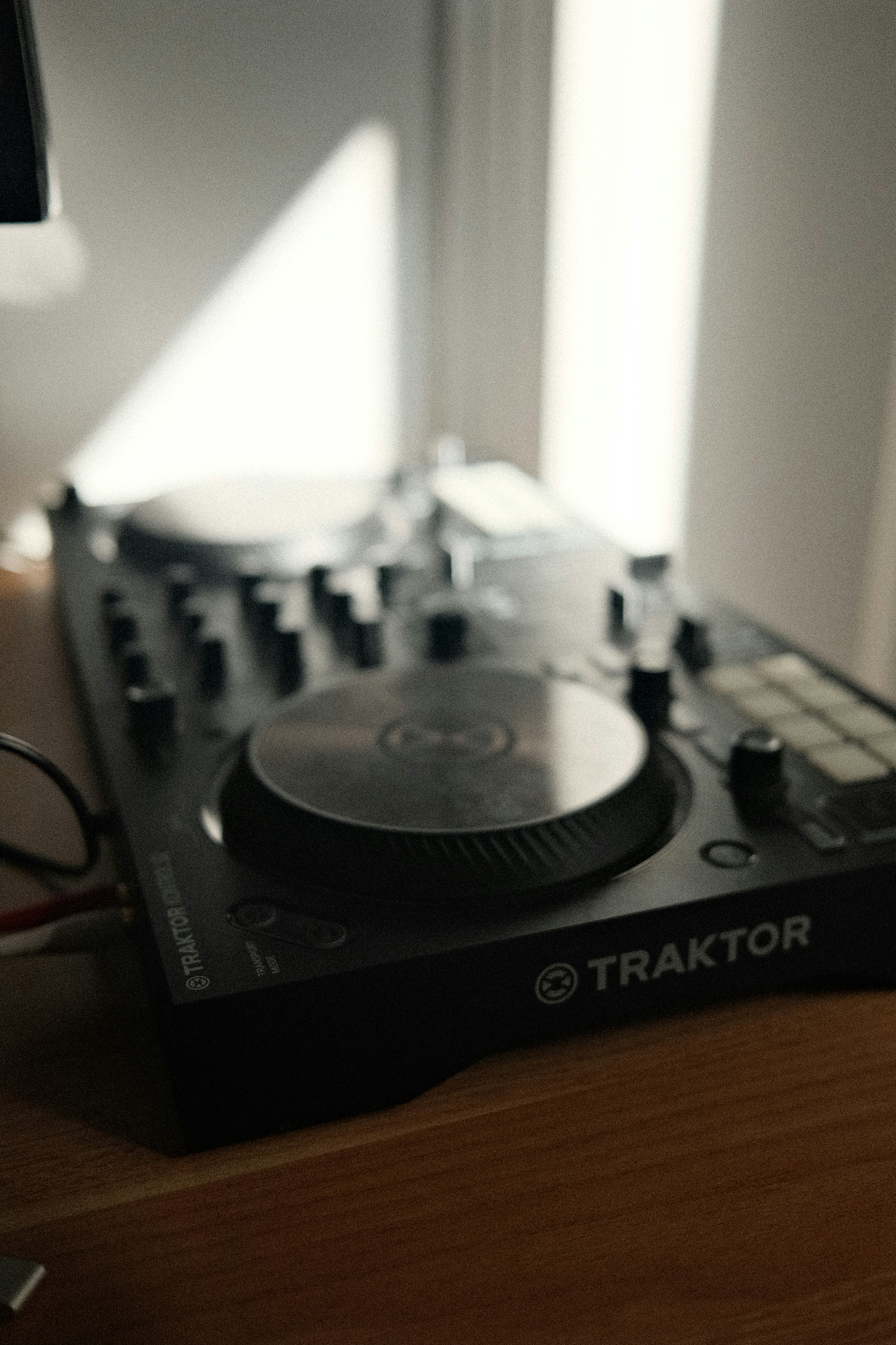 Contrôleur DJ avec platines et boutons