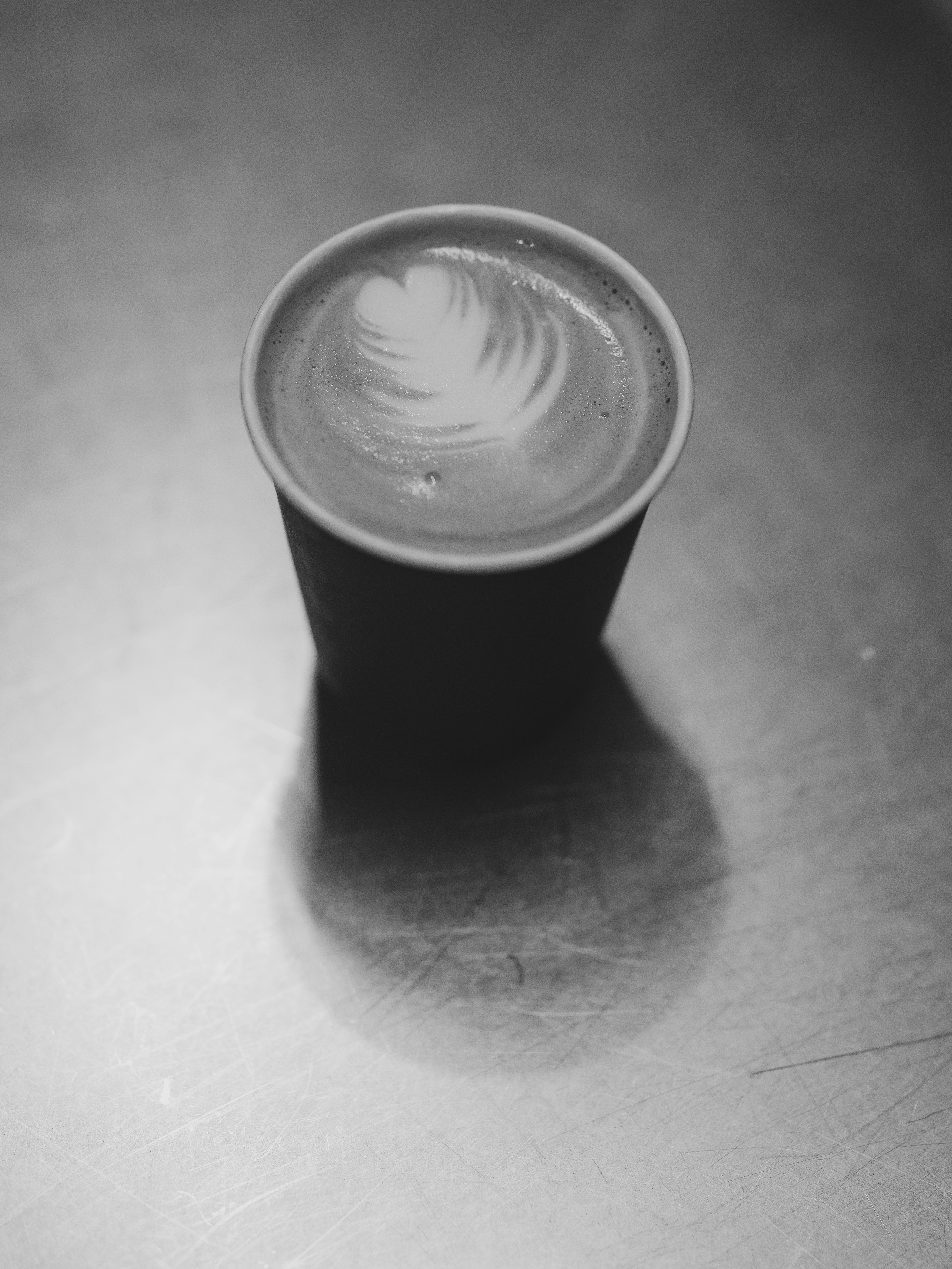 Eine Tasse Kaffee mit Latte Art