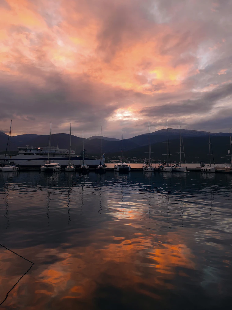 Port au coucher du soleil