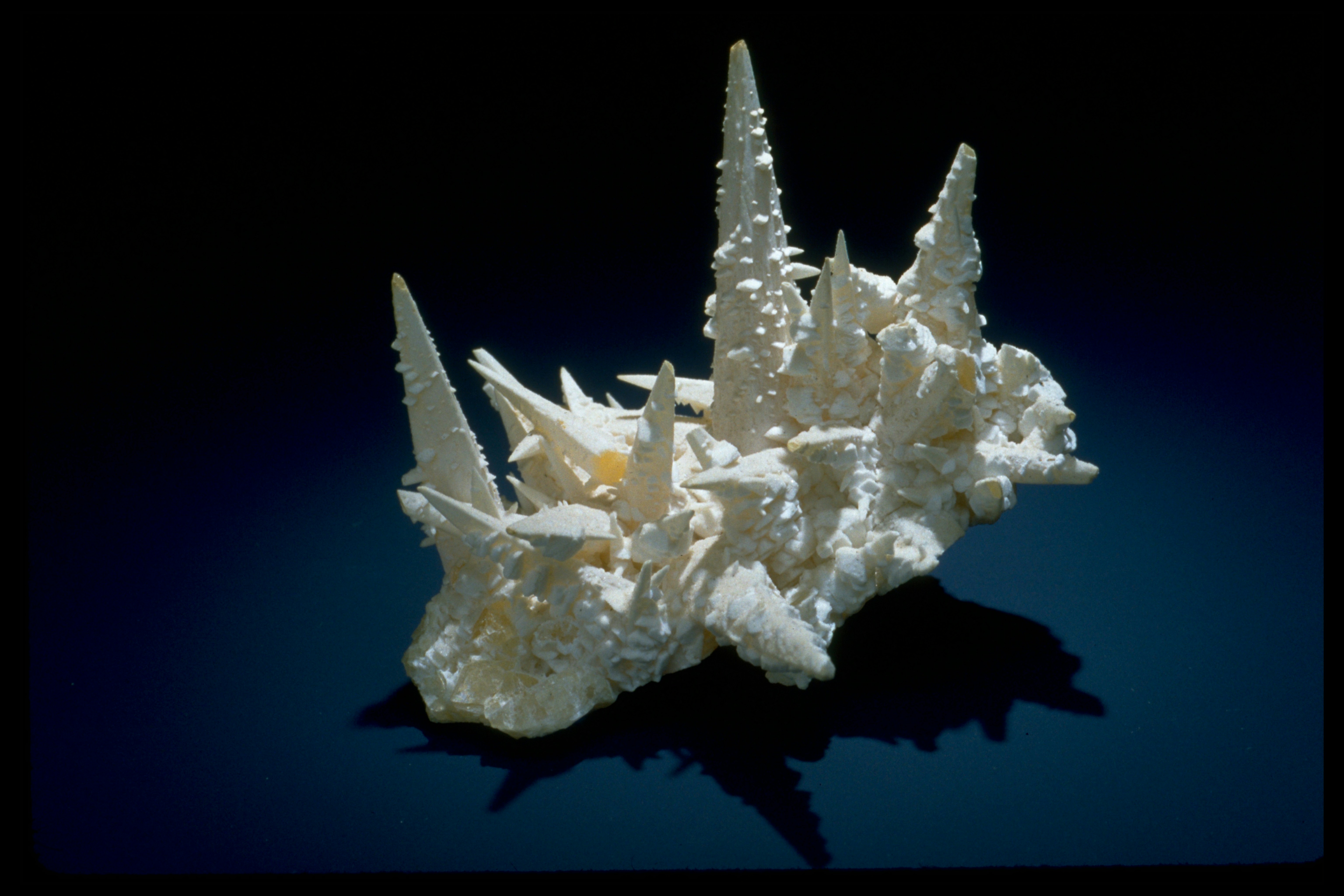 Calcite, Cave-in-Rock, Hardin Co., Illinois, United States, North America Record ID: nmnhmineralsciences_1163056
