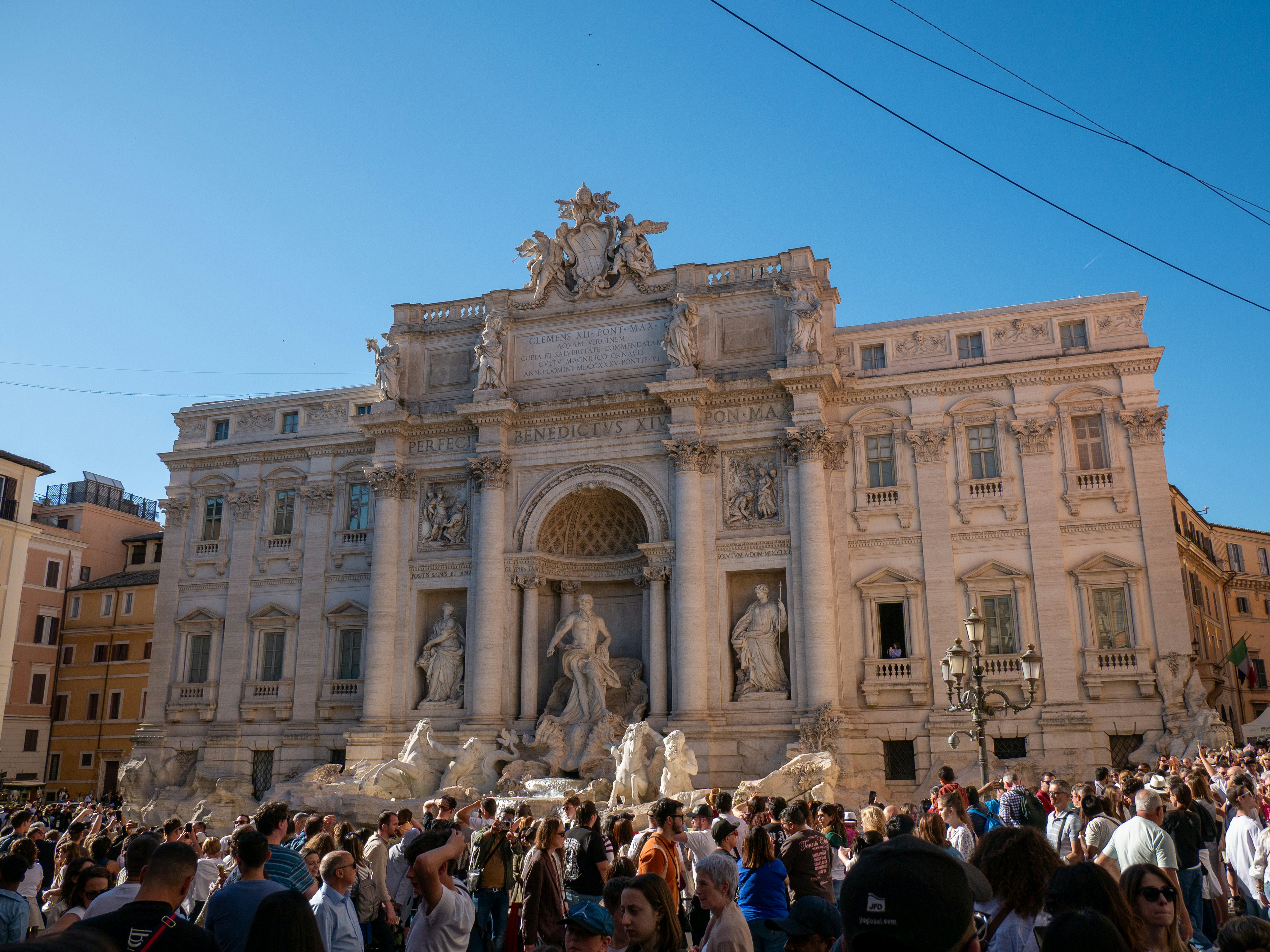 Trevi fountain in rome with many tourists