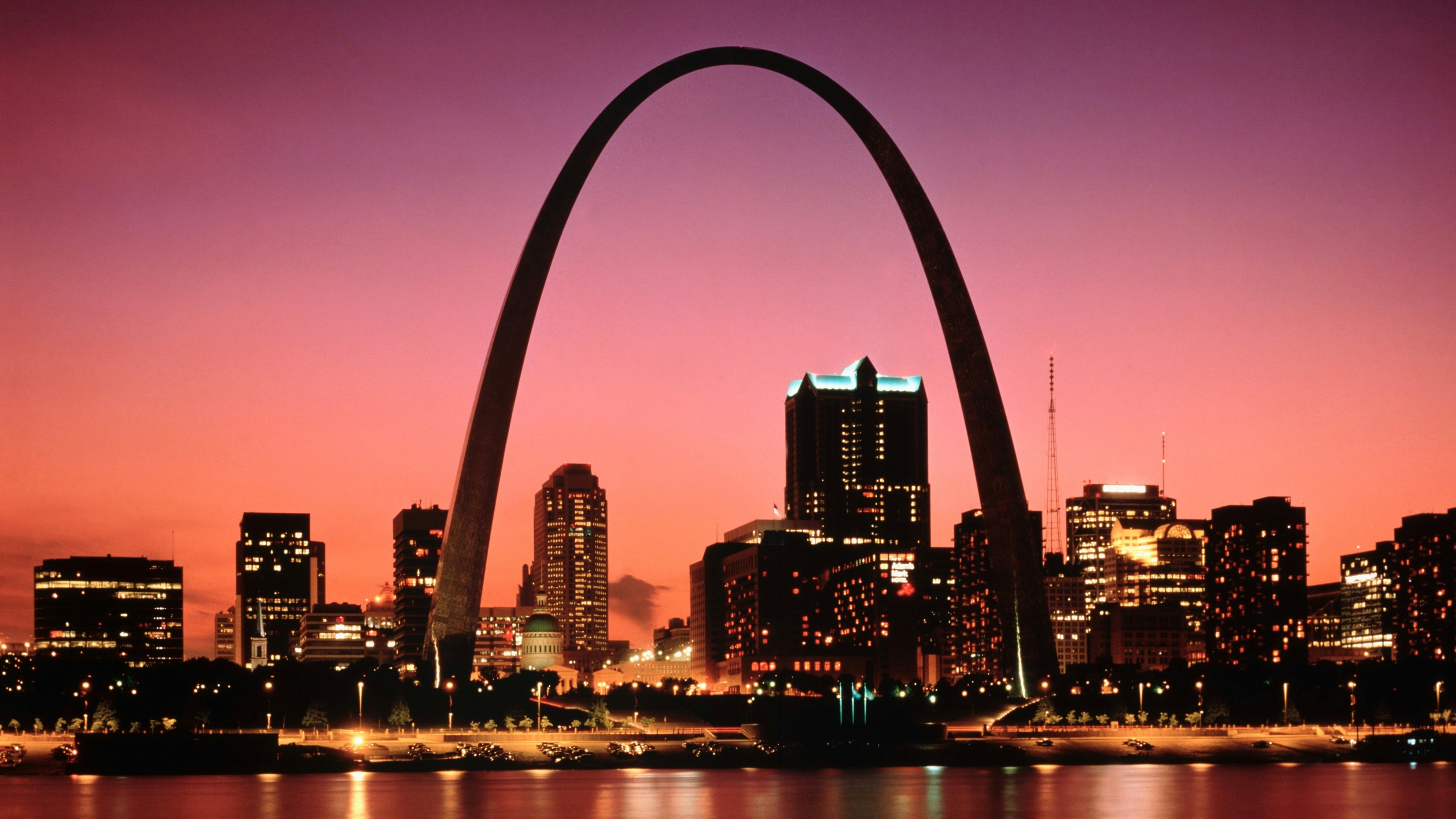 Gateway arch and st. louis skyline at sunset