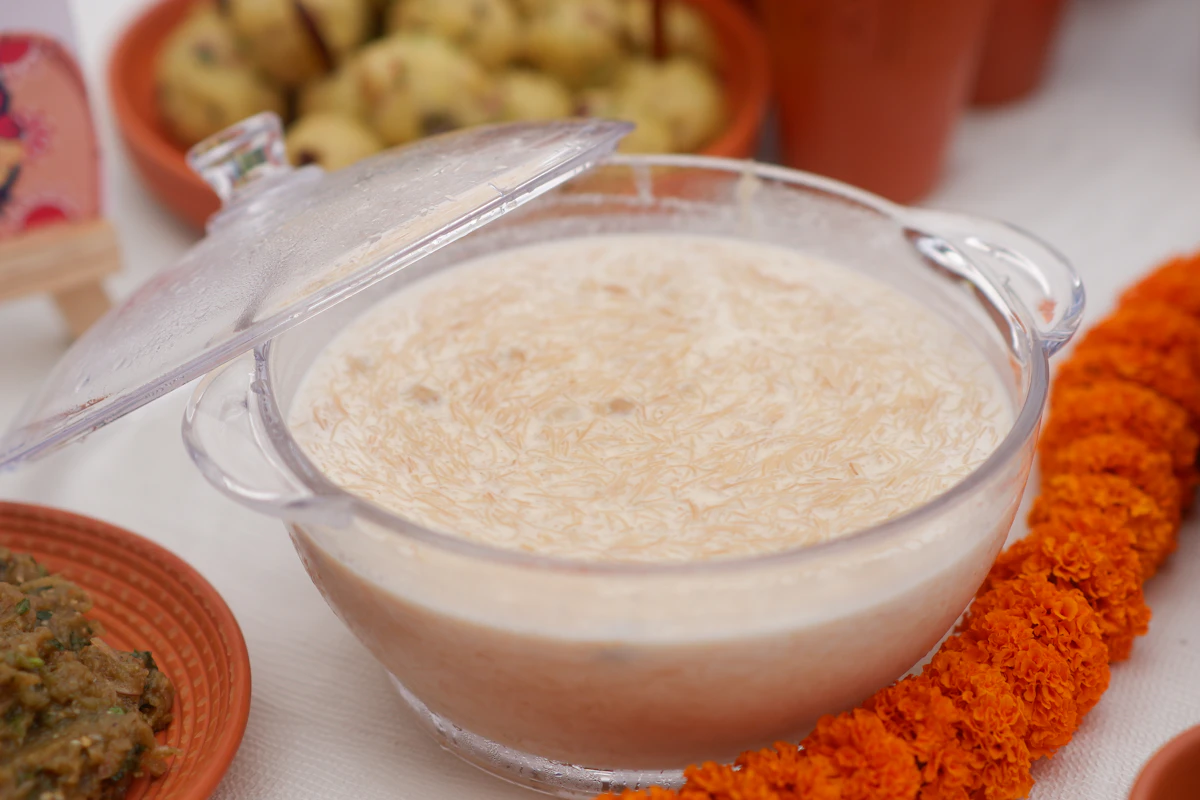 Bát sikhye gạo ngọt trắng sữa truyền thống Hàn Quốc