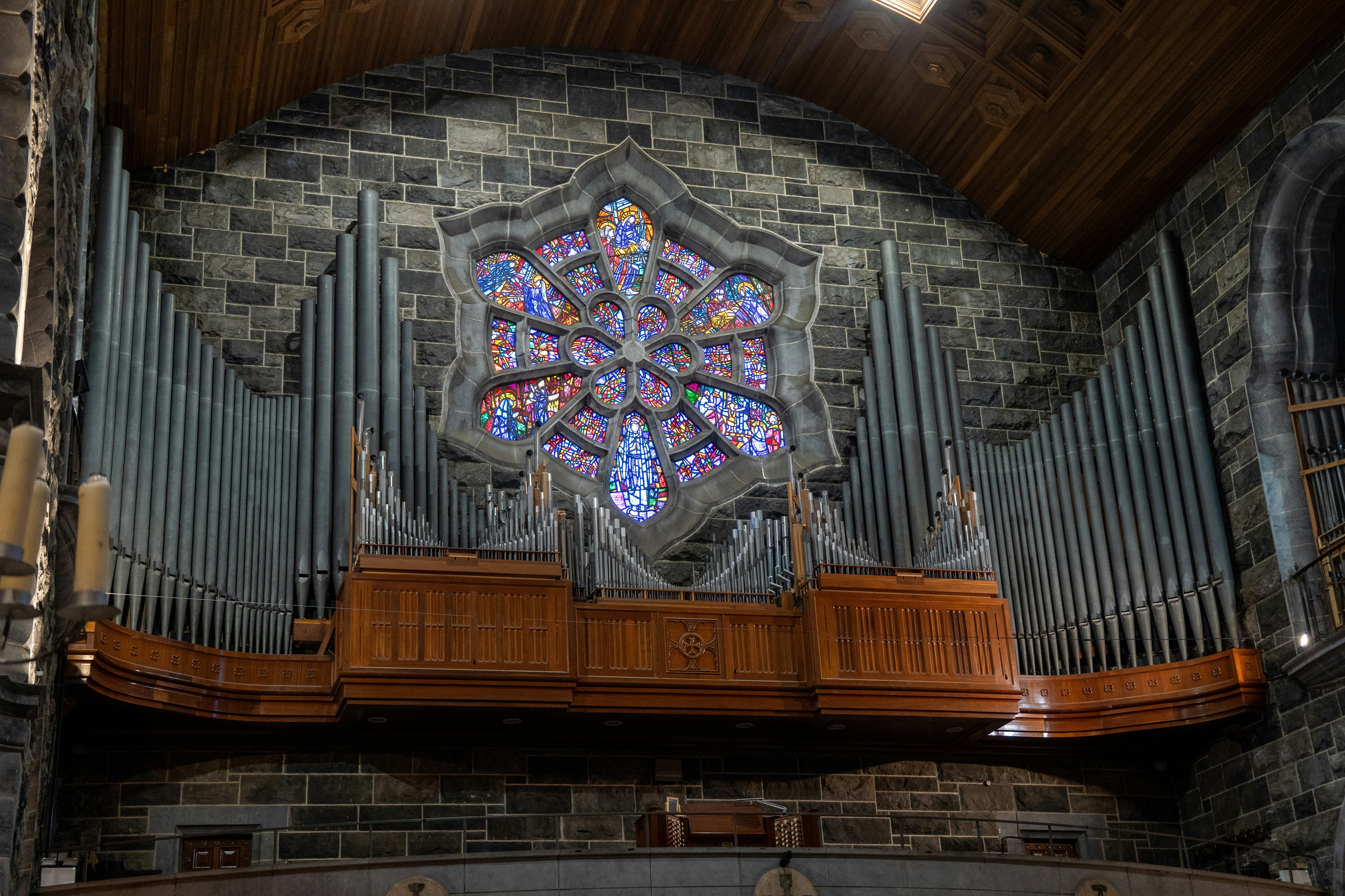 Discover the majestic beauty of Galway’s historic cathedral—where stone arches meet the grandeur of a towering pipe organ and radiant stained glass. A masterpiece of heritage and harmony. 🎶