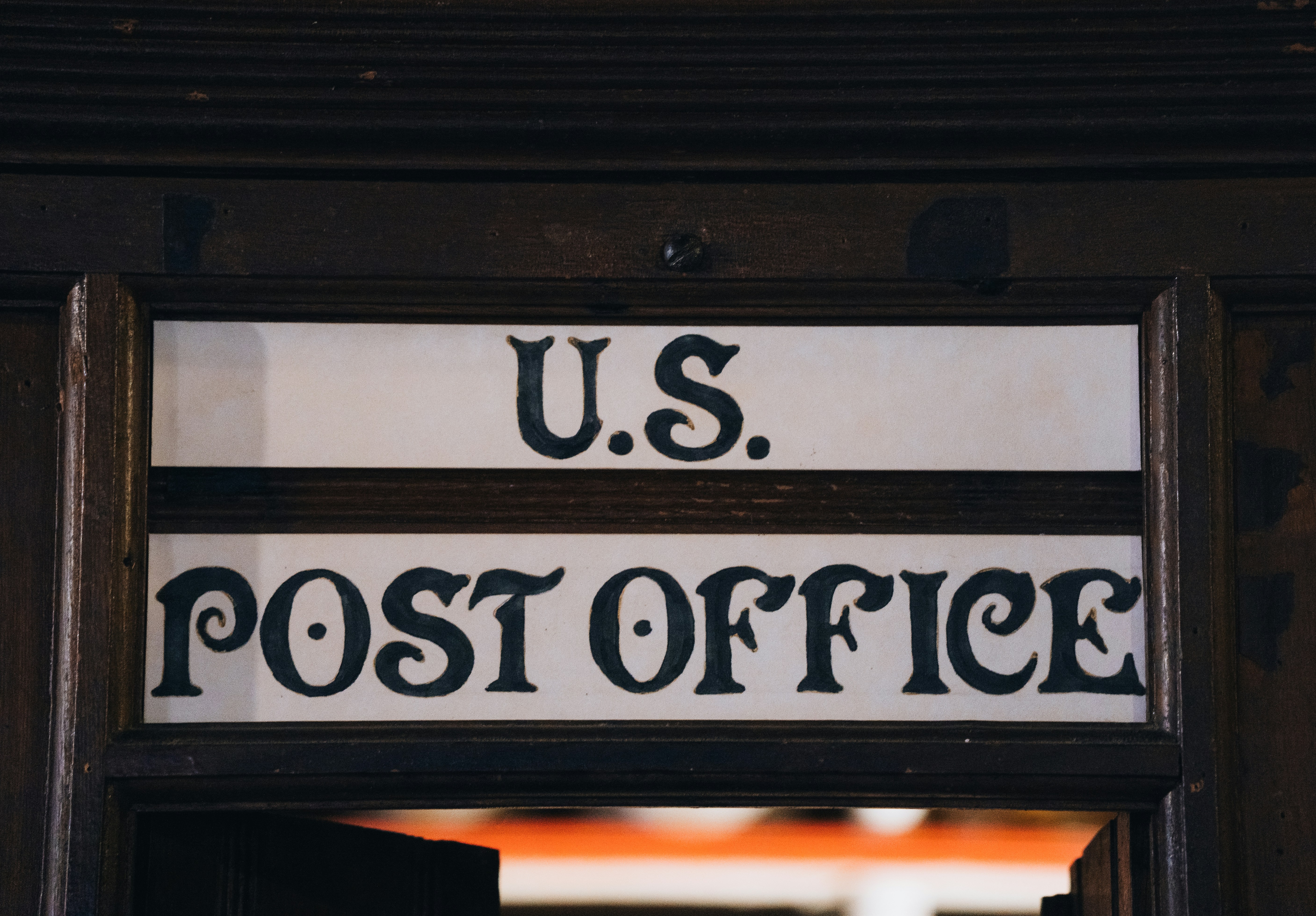 History comes alive at the Ulster American Folk Park, where the vintage U.S. Post Office doorway recalls the days of letters crossing oceans and dreams migrating westward. A perfect stop for heritage travelers and culture lovers. ✉️