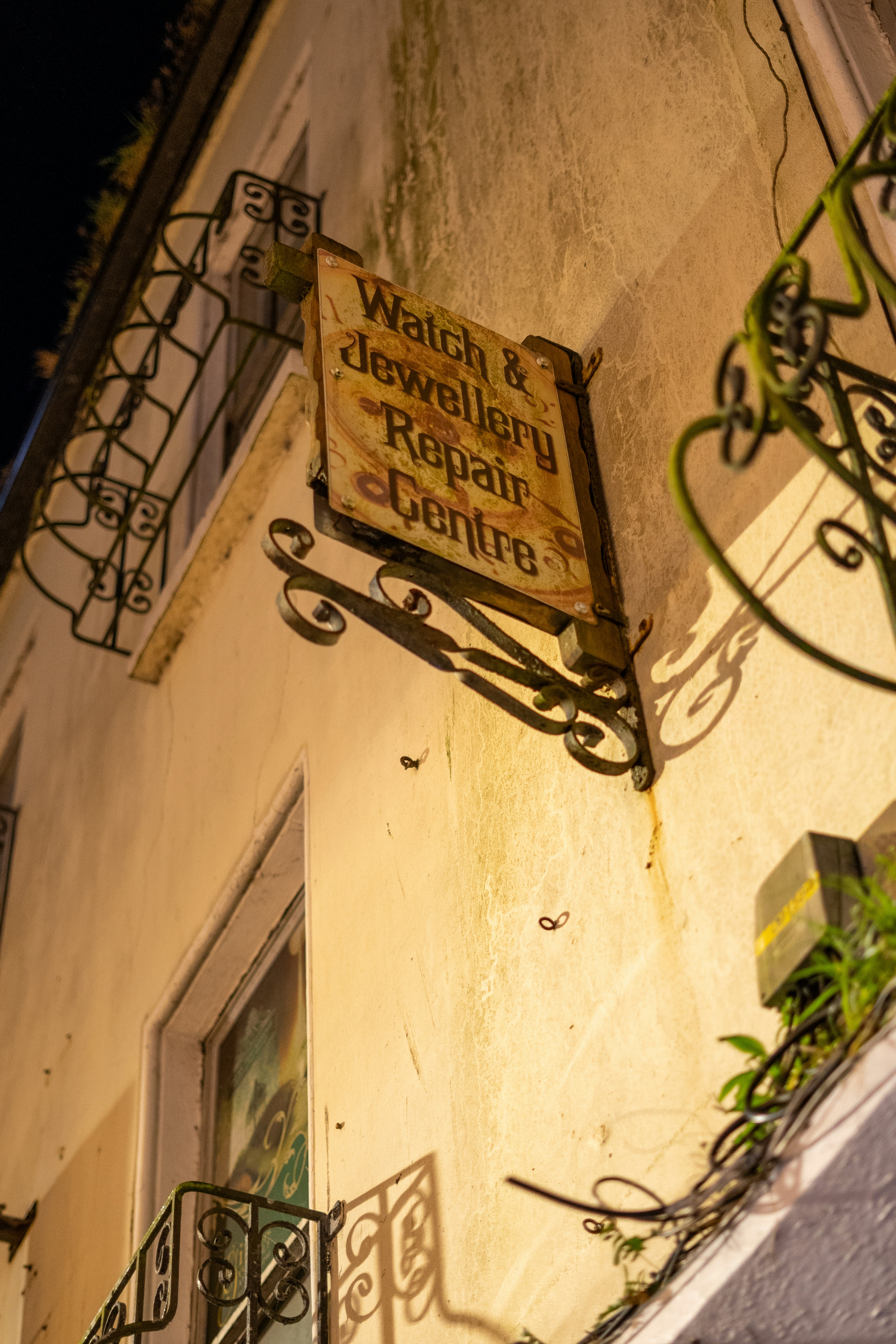 You know that feeling when you stumble upon a tiny shop at night and it just *feels* like a time capsule? Galway does that—it glows with stories. 💡