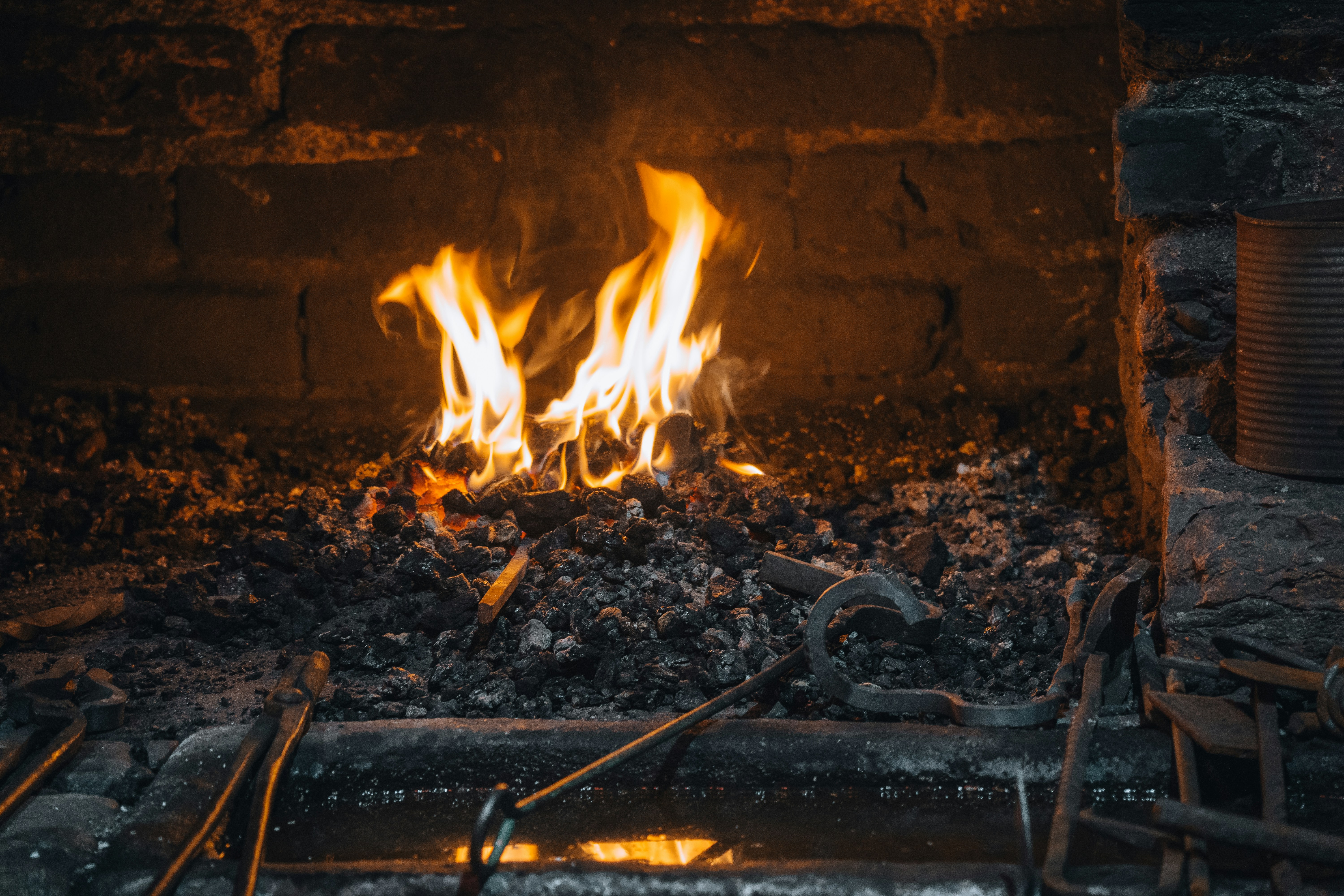 Step back in time to the Ulster American Folk Park, where glowing embers and sparks tell stories of craftsmanship and survival 🔥. Experience the living history of blacksmiths forging a connection between old and new worlds.