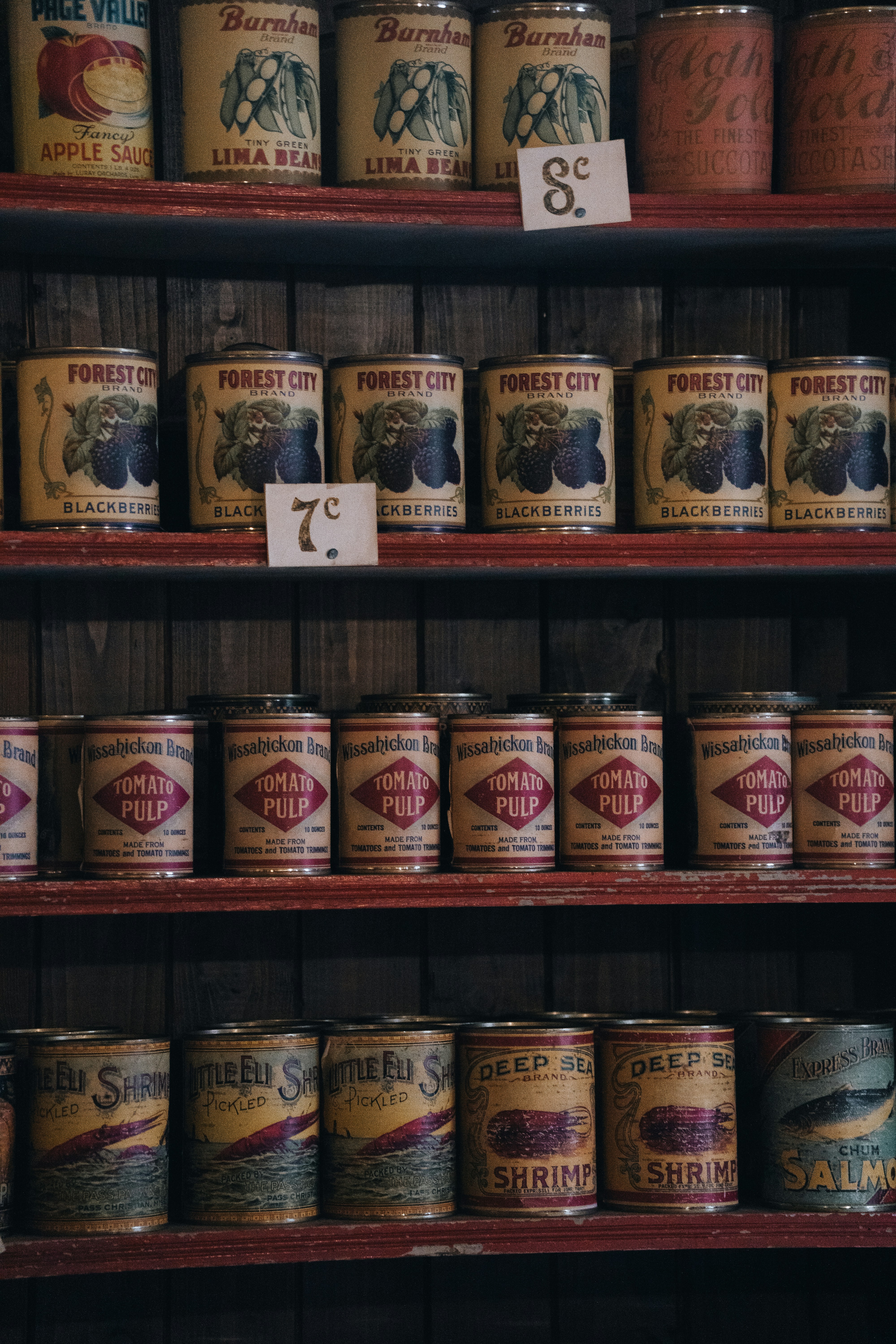 Step back in time at the Ulster American Folk Park, where vintage tins line rustic shelves and tell stories of trade, travel, and taste. A nostalgic glimpse into life bridging Ireland and America. 🕰️