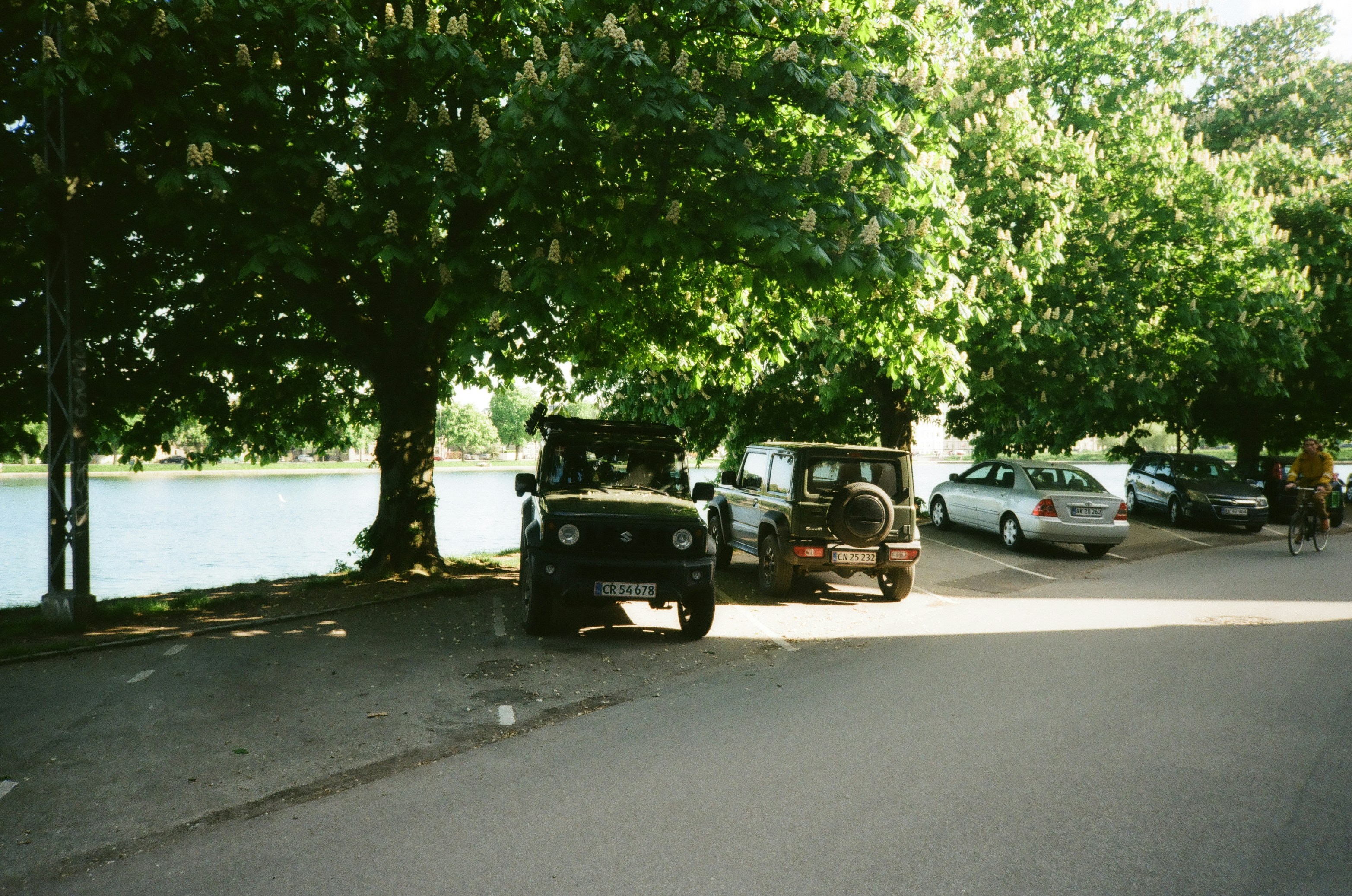 luxury suv profile