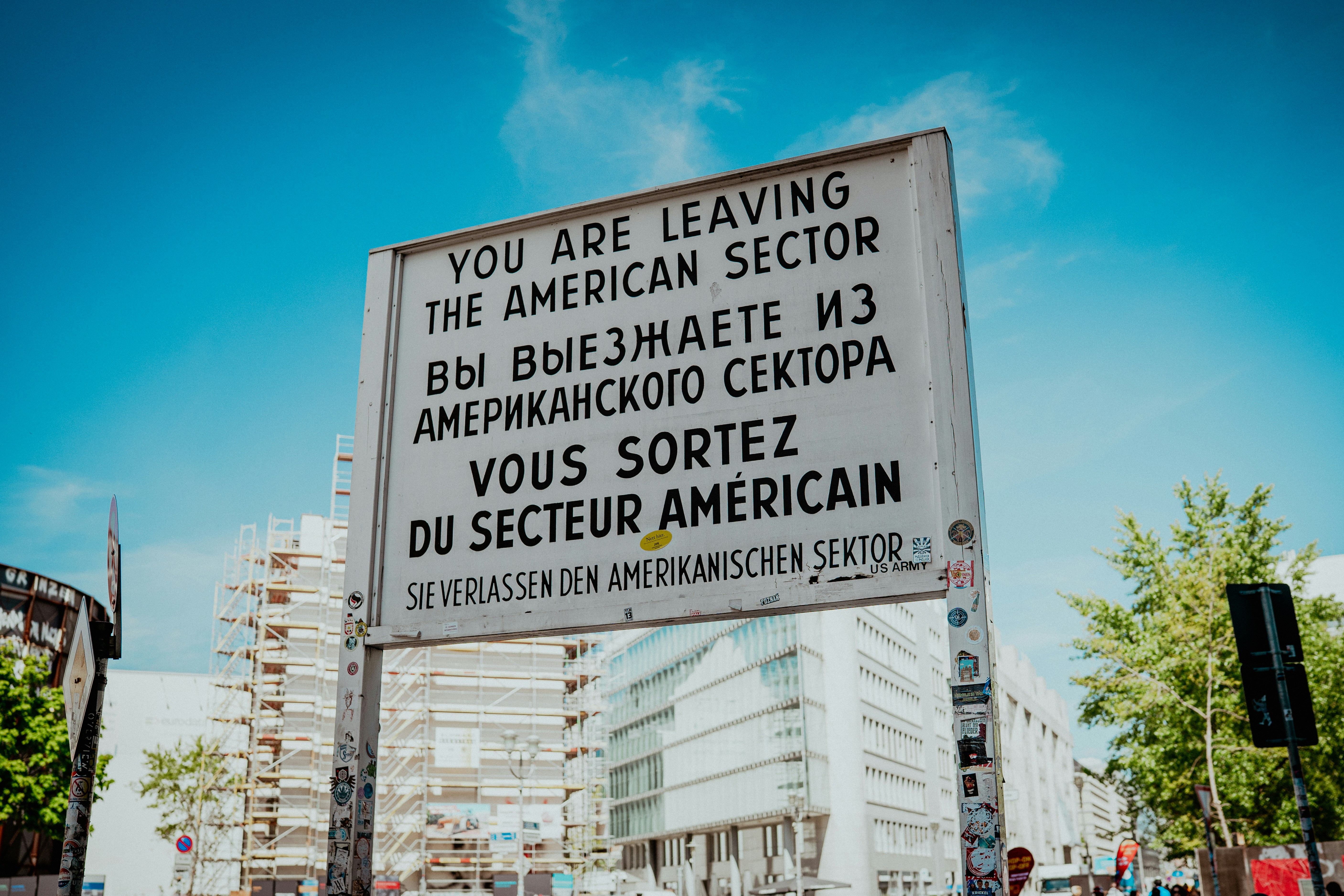 Schild, das den amerikanischen Sektor in Berlin verlässt.