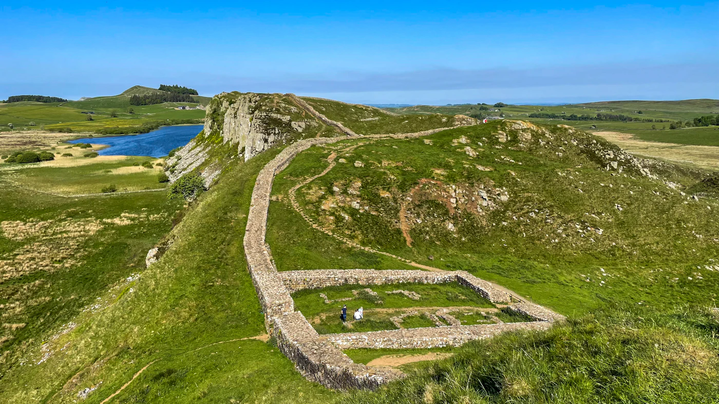 Die Kanonenstellungen der Brimstone Hill Fortress hoch über der Westküste von St. Kitts