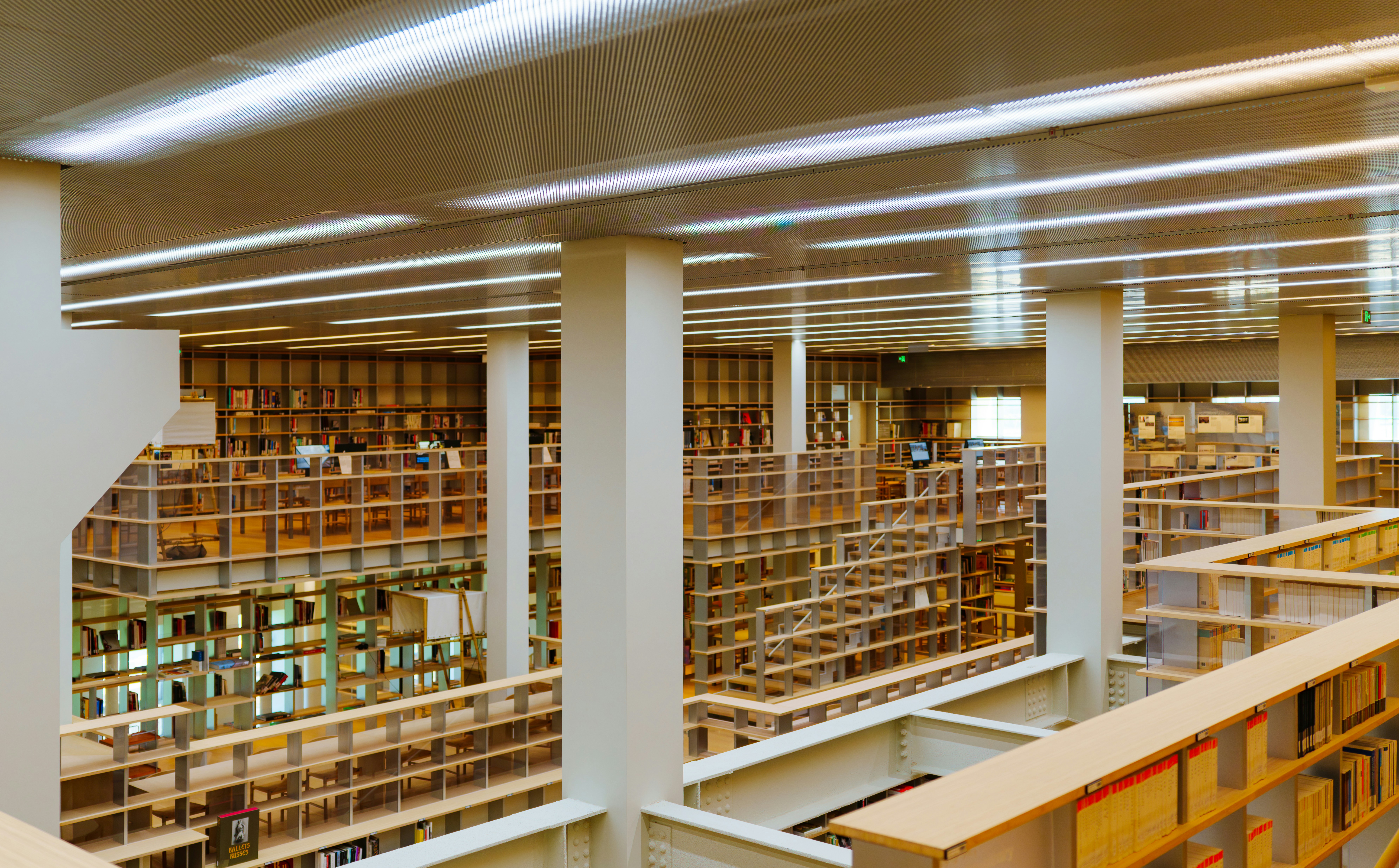 I.U.C. Science Library