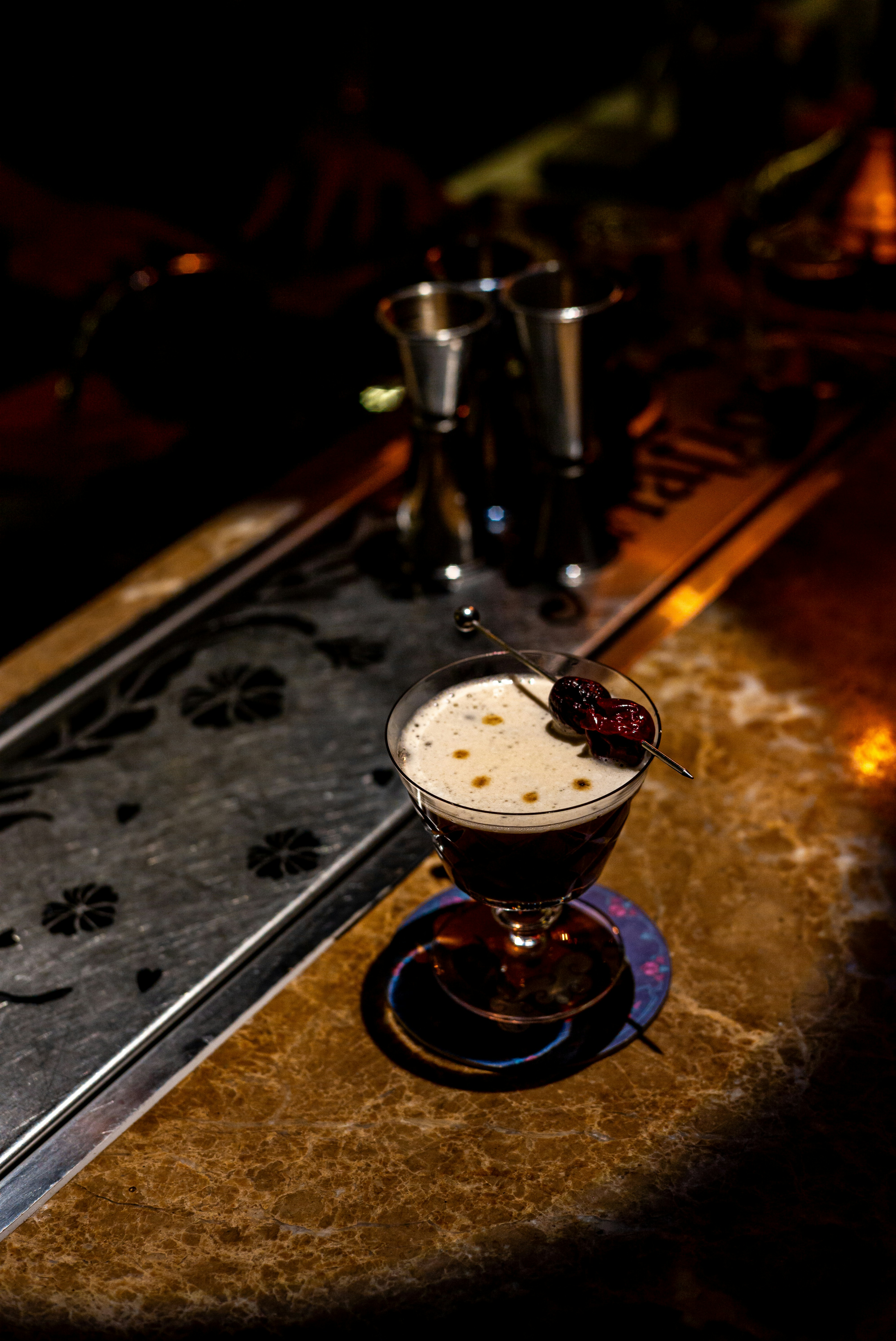 dark cocktail glass, wallpaper, 8 Ciri-Ciri Orang Habis Minum Alkohol yang Perlu Diketahui 6