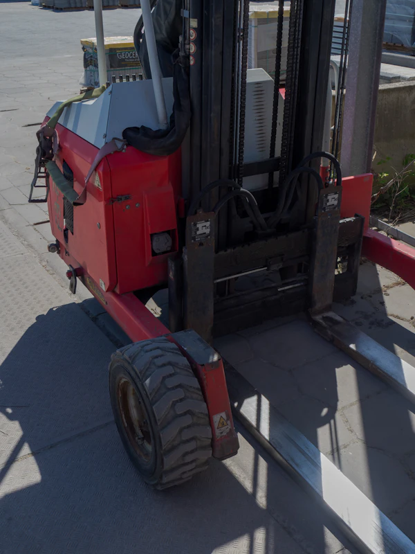 Heavy-duty hydraulic pallet-jack / forklift