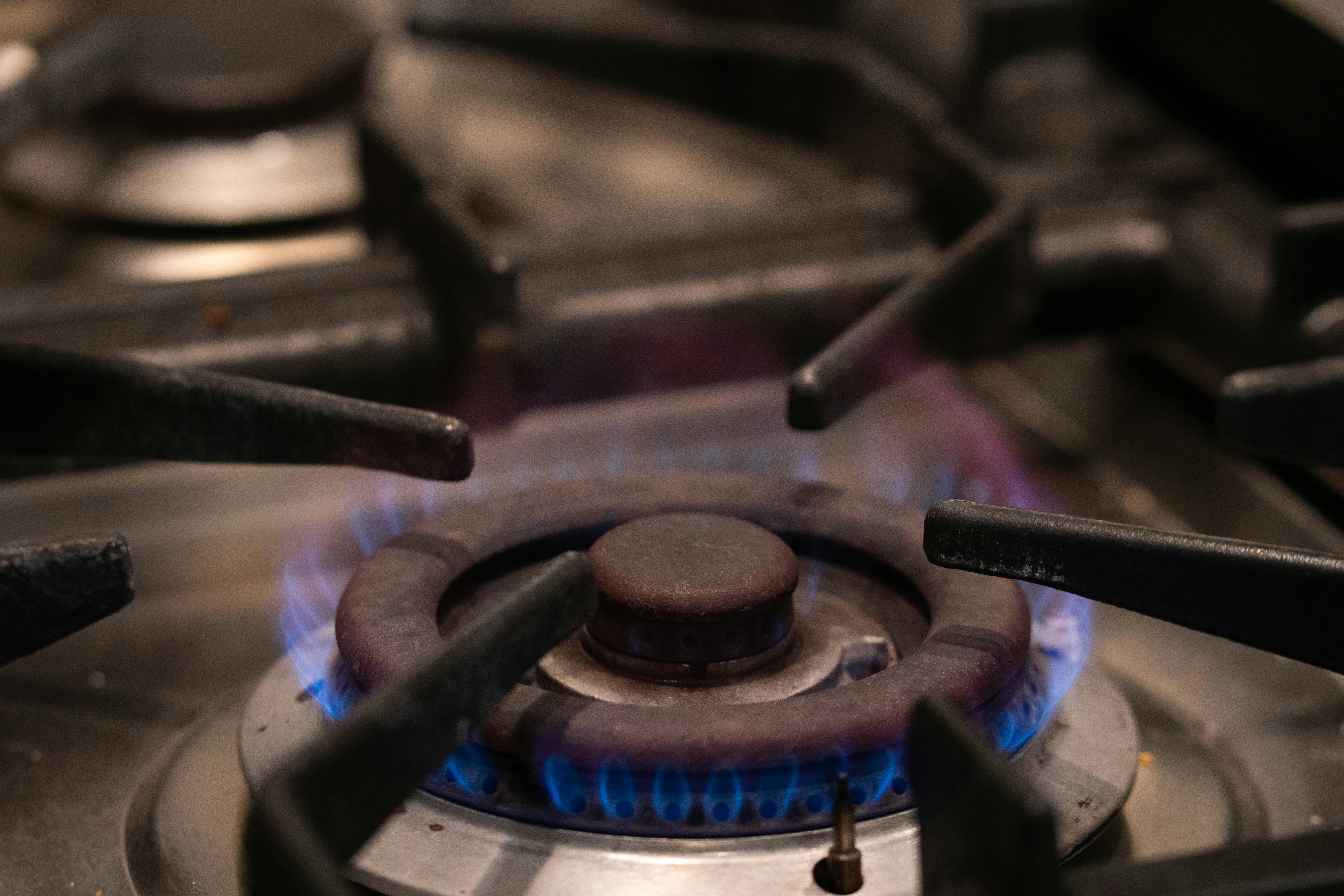 Bruciatore a gas con fiamme blu