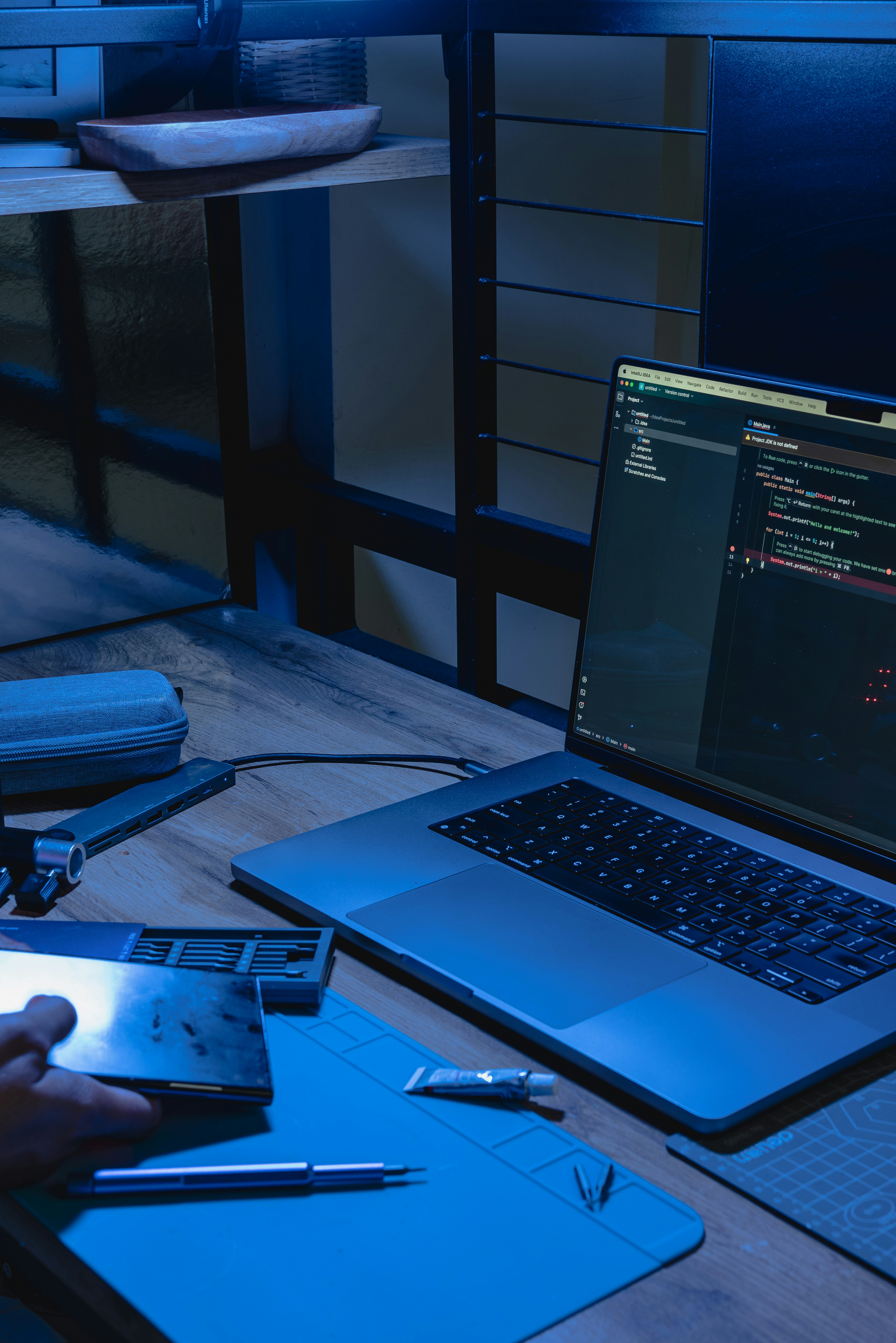 coding workspace minimal, wallpaper, Programming Language Difficulty List: Which One to Learn First? 3